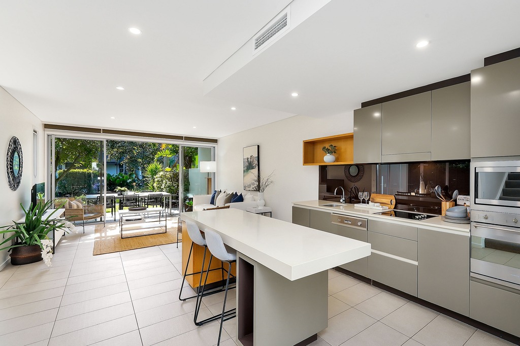 1301/3 Birkdale Place, Magenta - Image 1