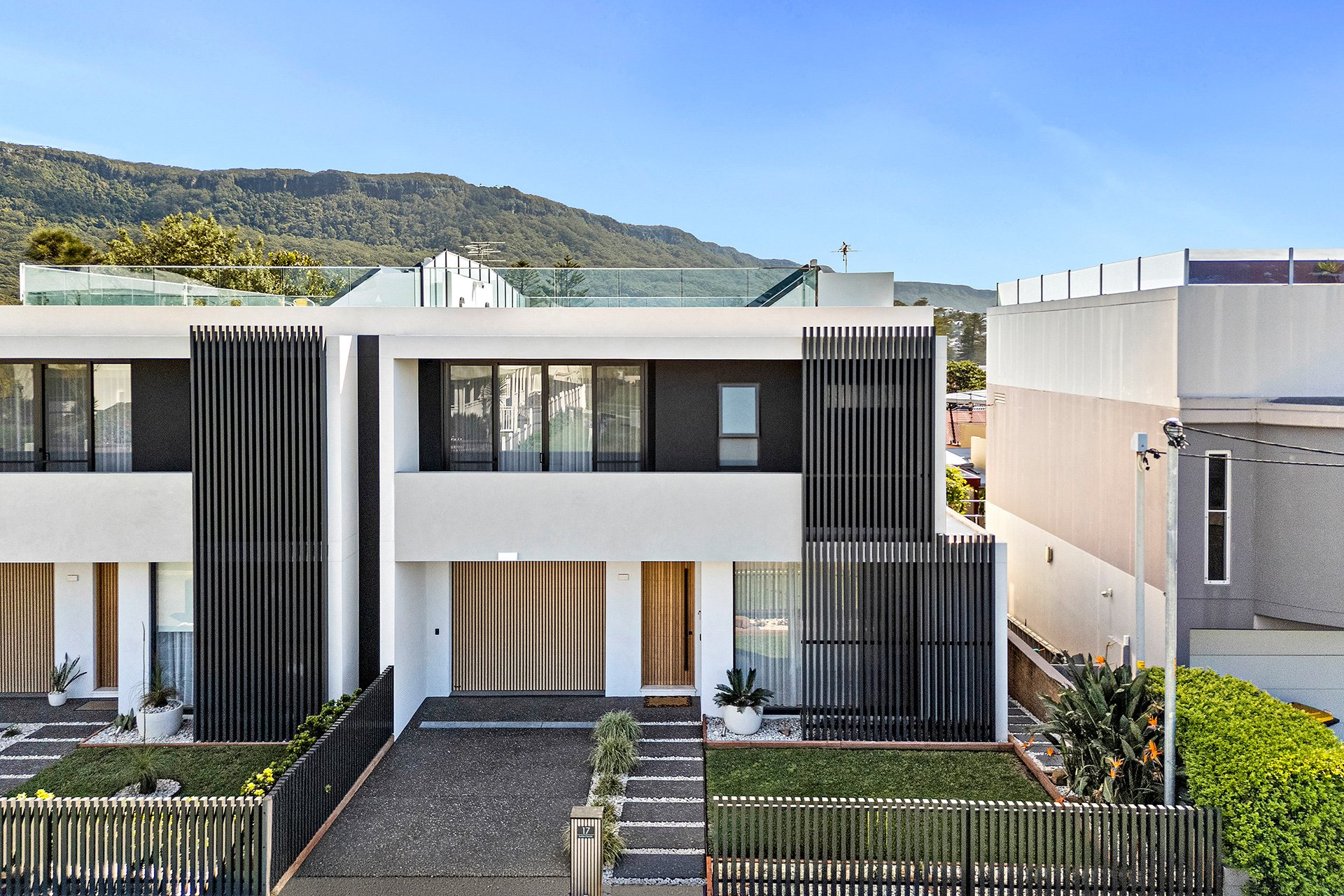 17 Surfers Parade, Thirroul For Sale by Laurence Morgan Real Estate