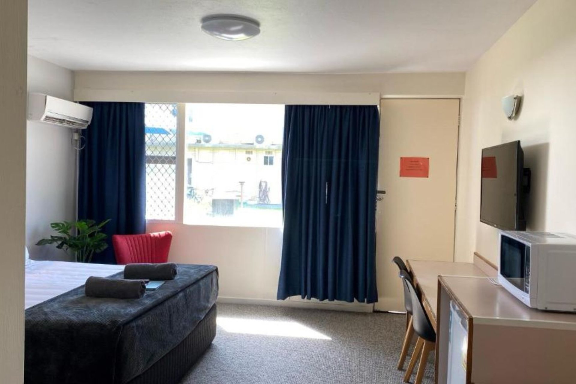g - Mid City Motor  Inn