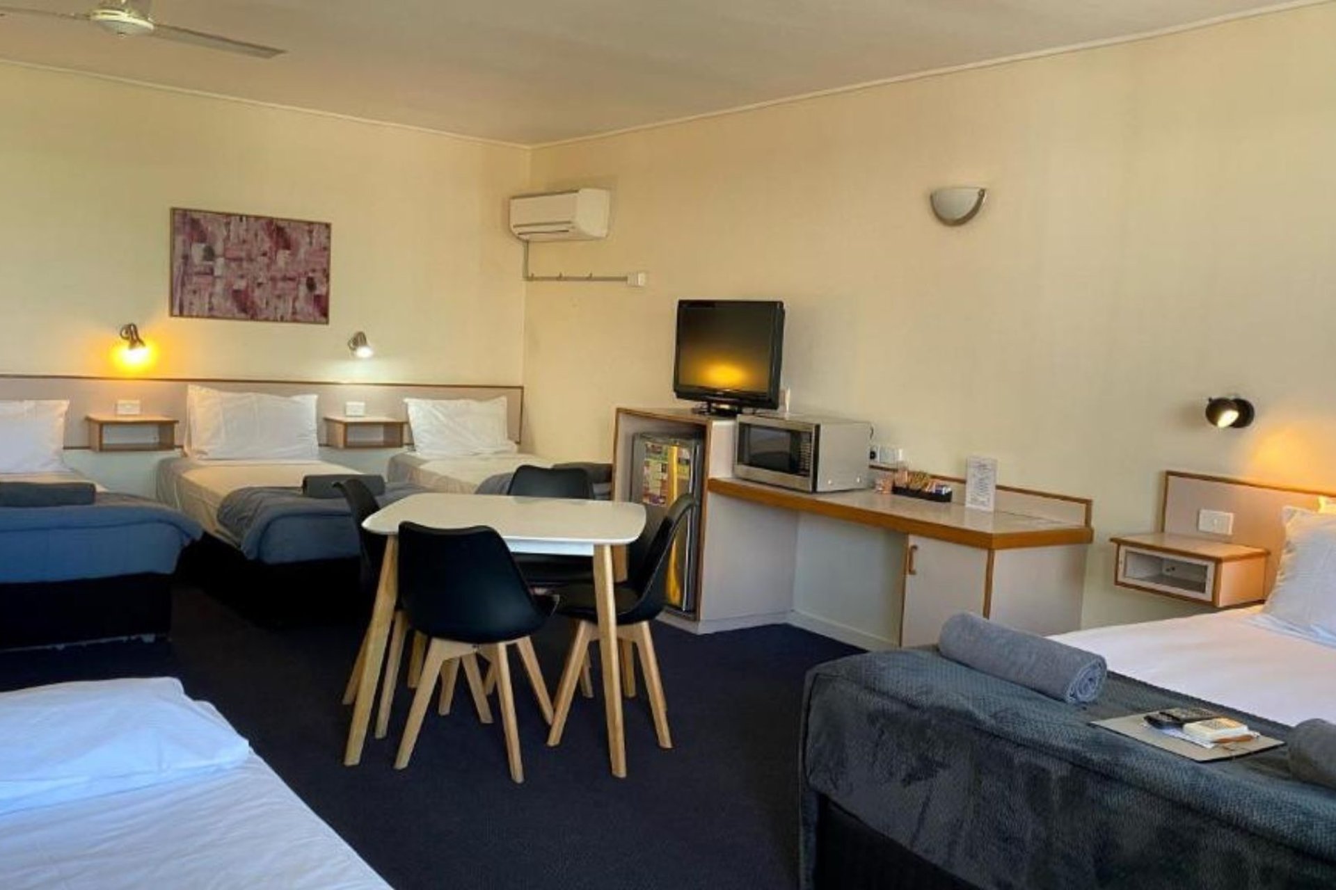 h - Mid City Motor  Inn