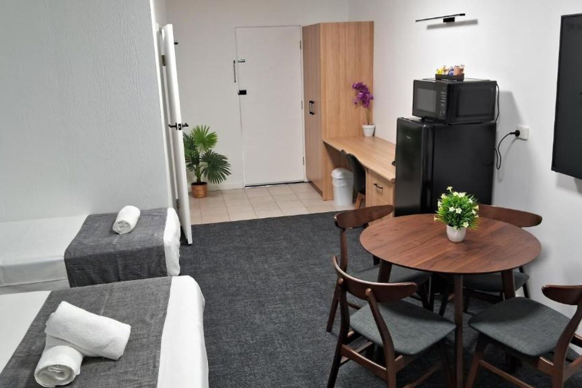 k - Mid City Motor  Inn