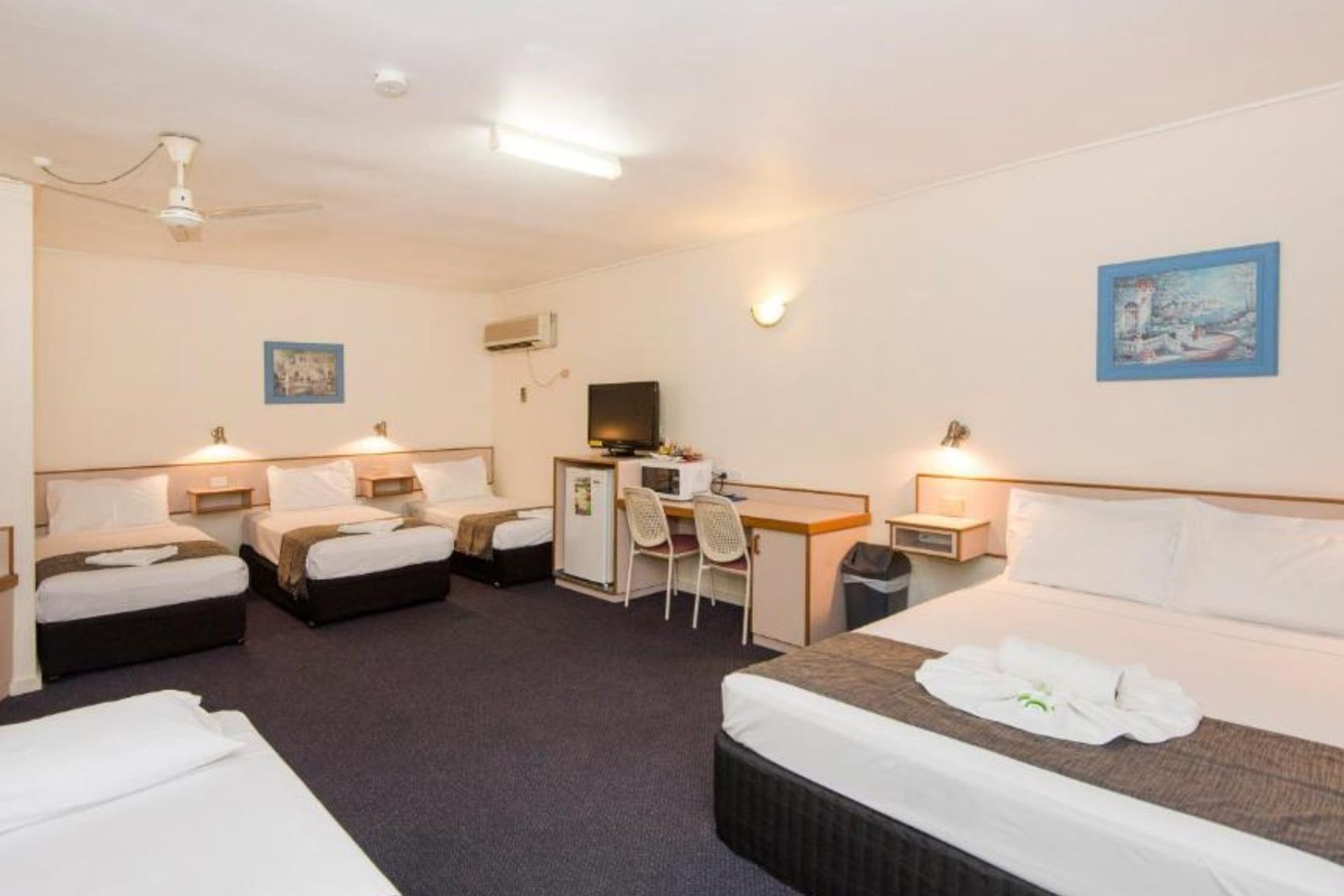 l - Mid City Motor  Inn