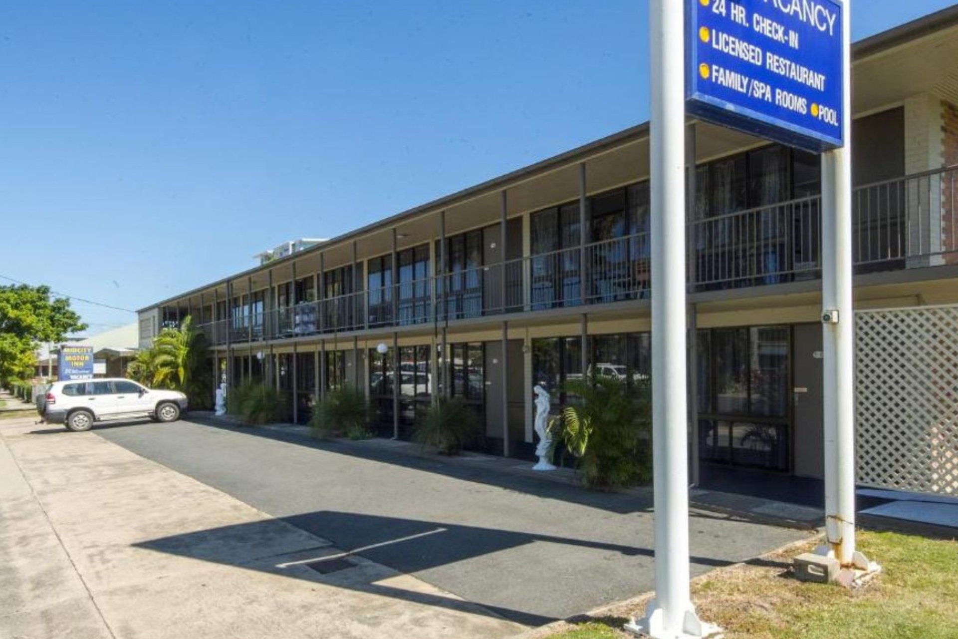 p - Mid City Motor  Inn