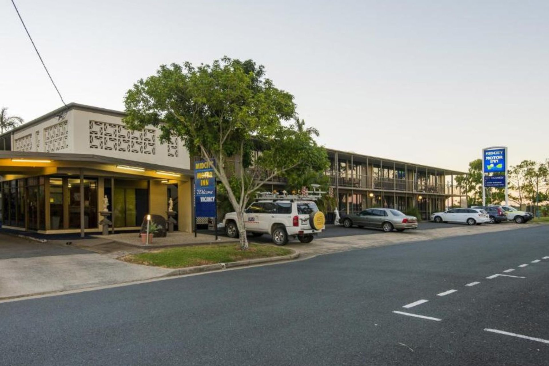 m - Mid City Motor  Inn
