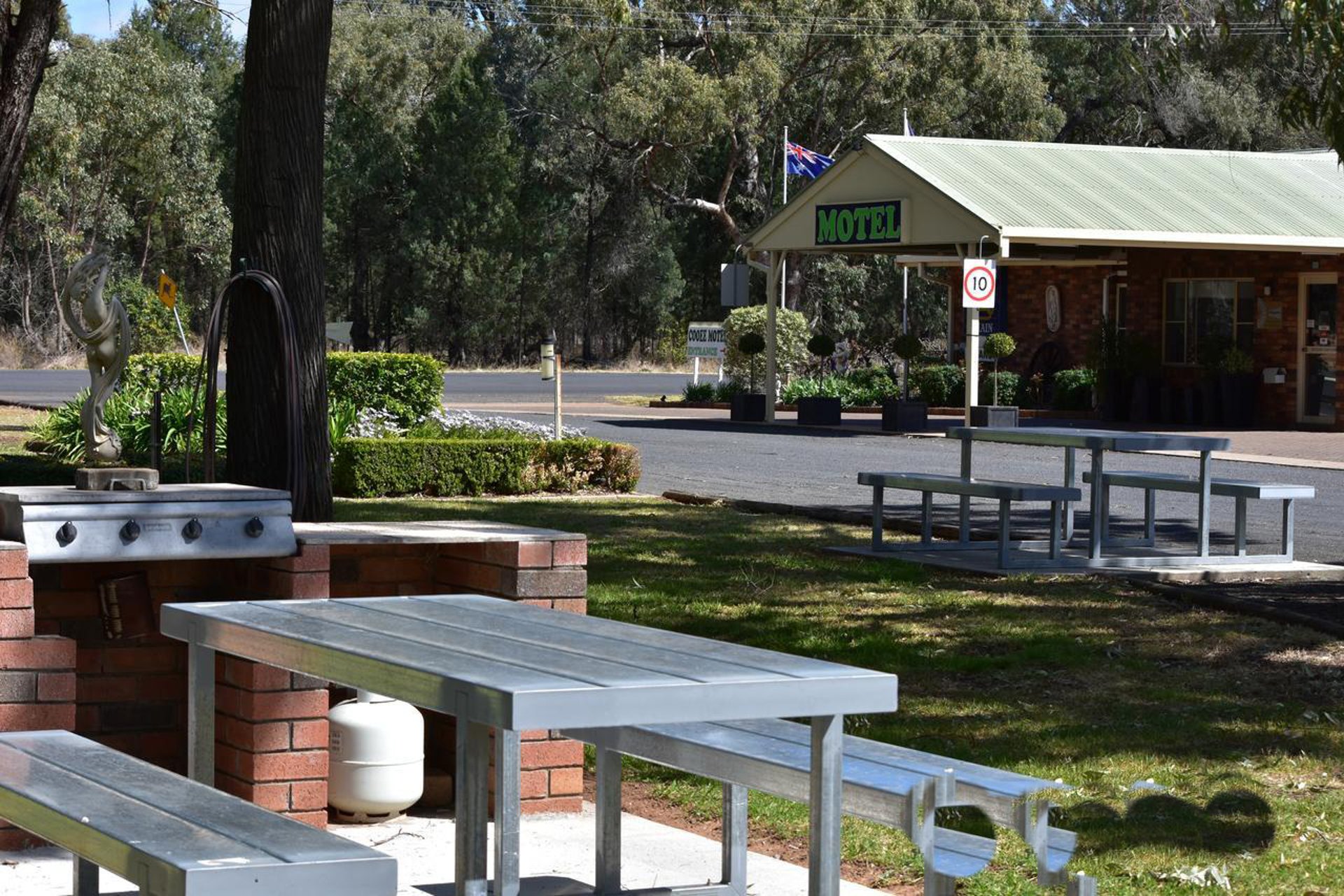 n - Cooee Motel Gilgandra