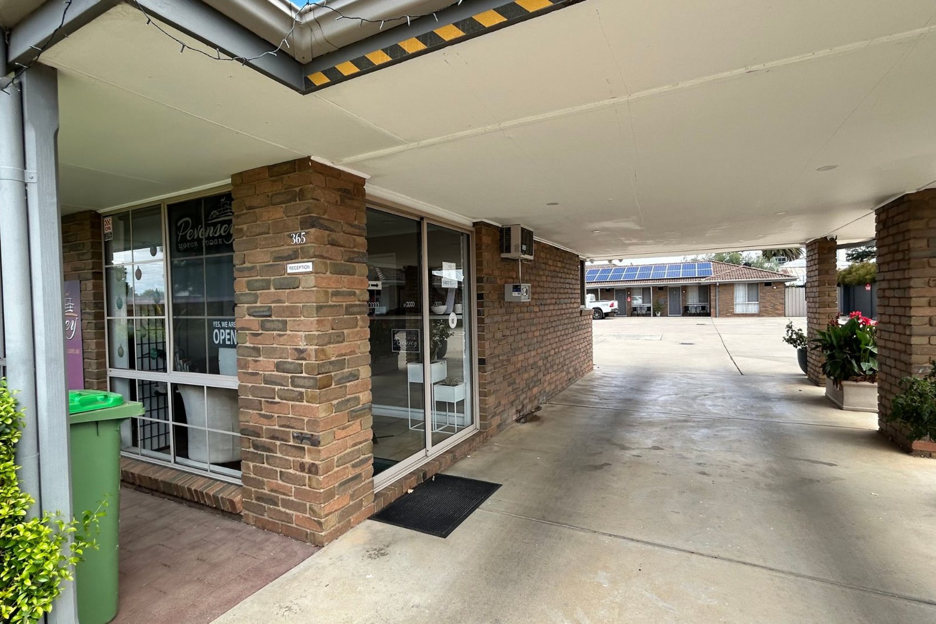 e - Pevensey Motor Lodge