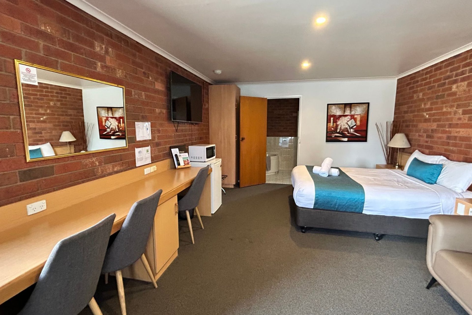 i - Pevensey Motor Lodge