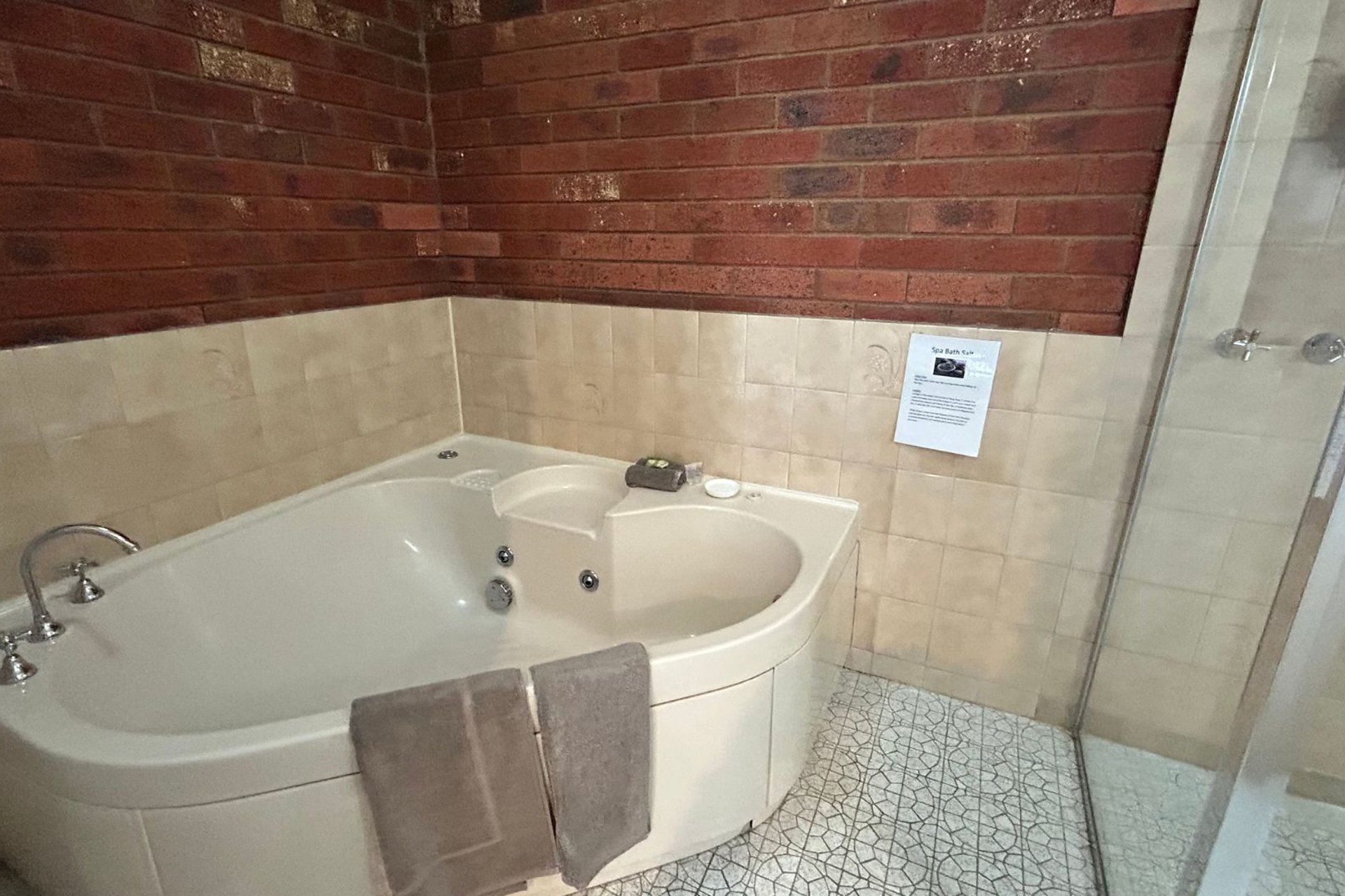 k - Pevensey Motor Lodge
