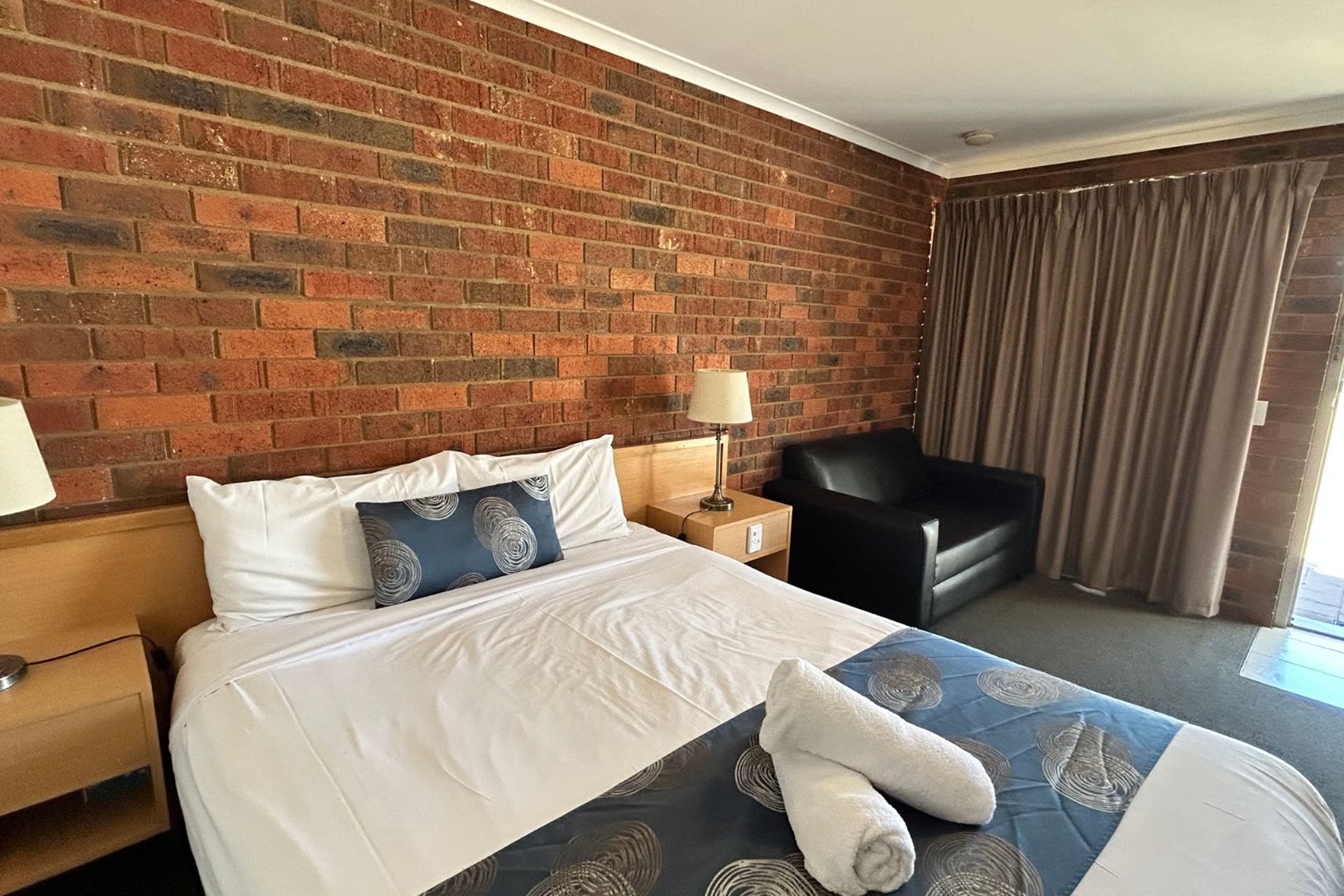 r - Pevensey Motor Lodge