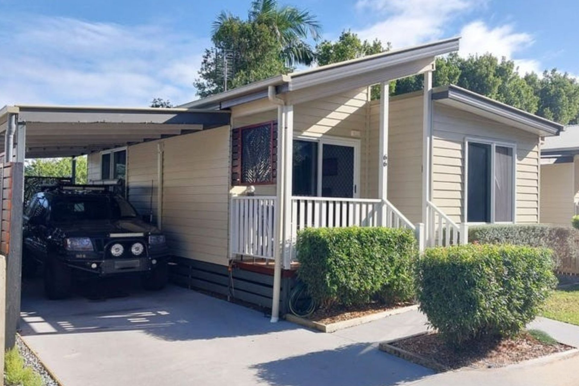 e - Palmwoods Tropical Village