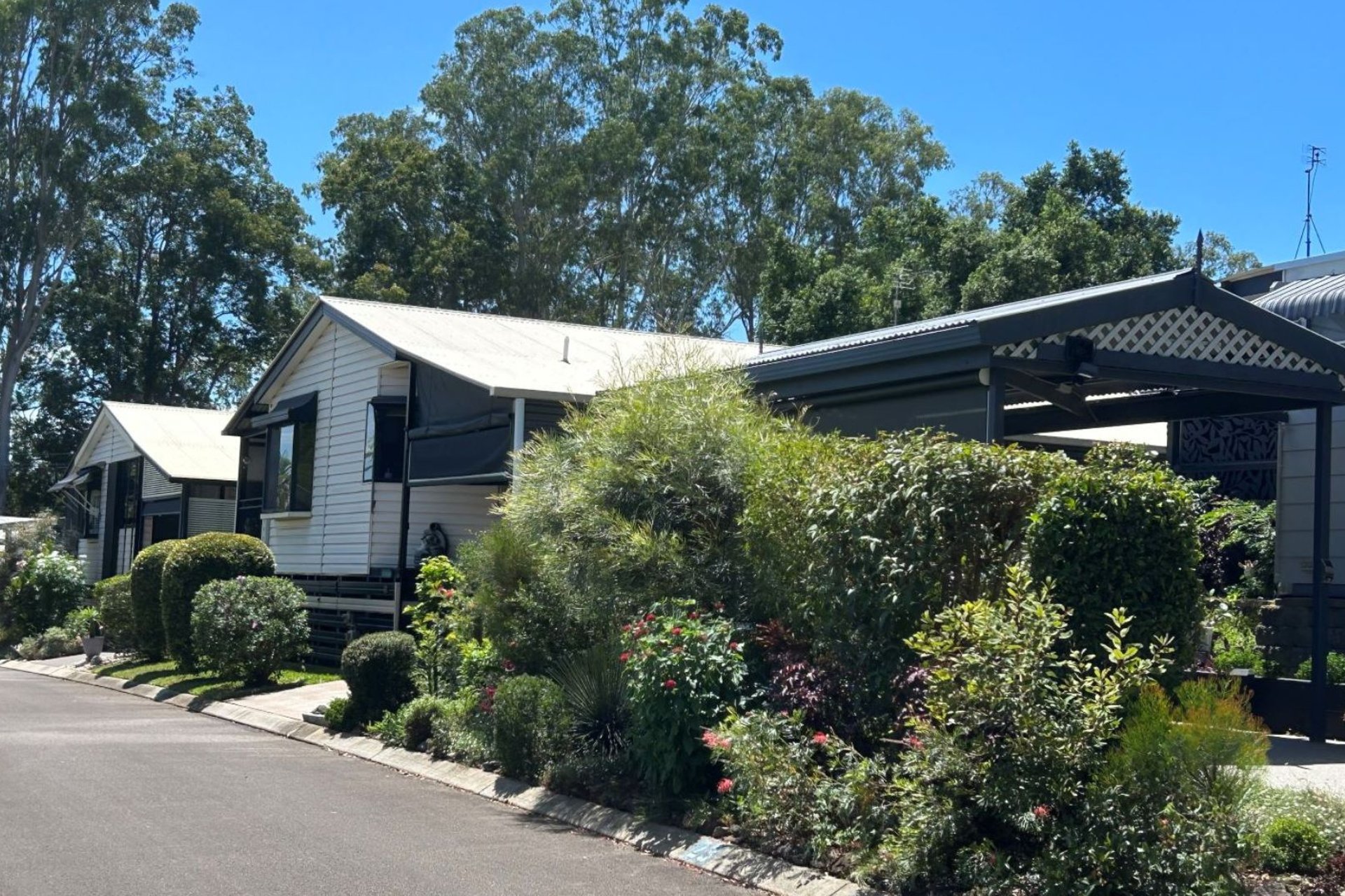 f - Palmwoods Tropical Village