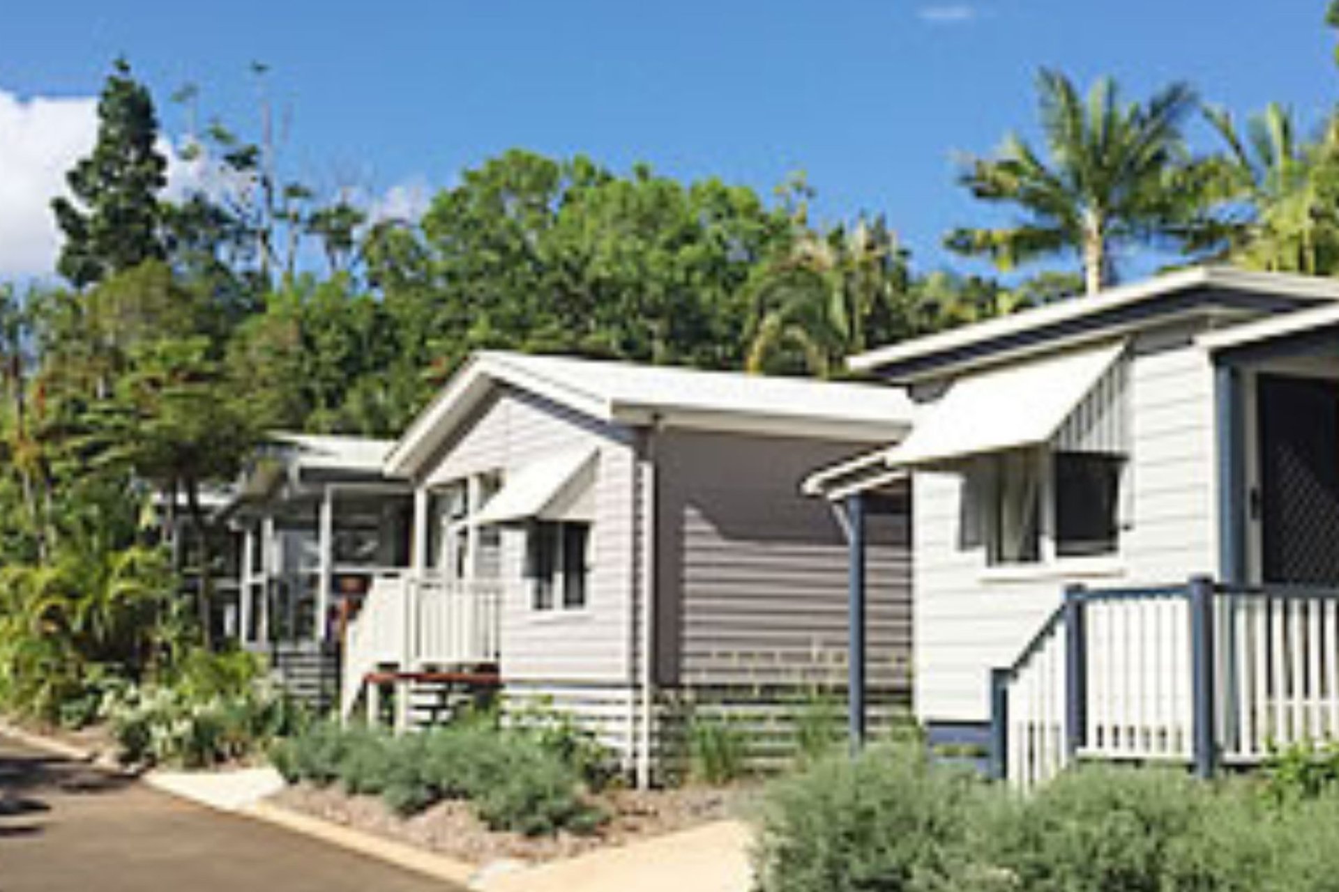 w - Palmwoods Tropical Village