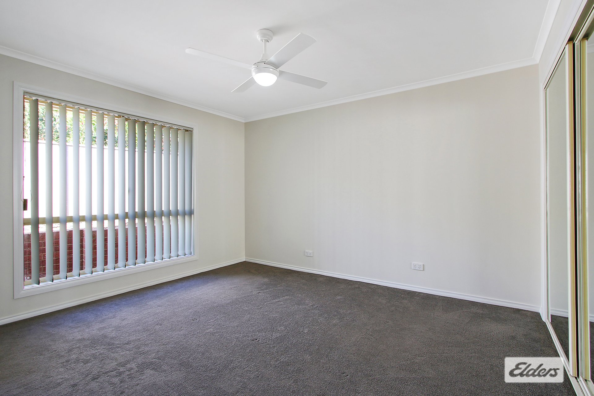 1/10 Willern Court — photo 3 of 7
