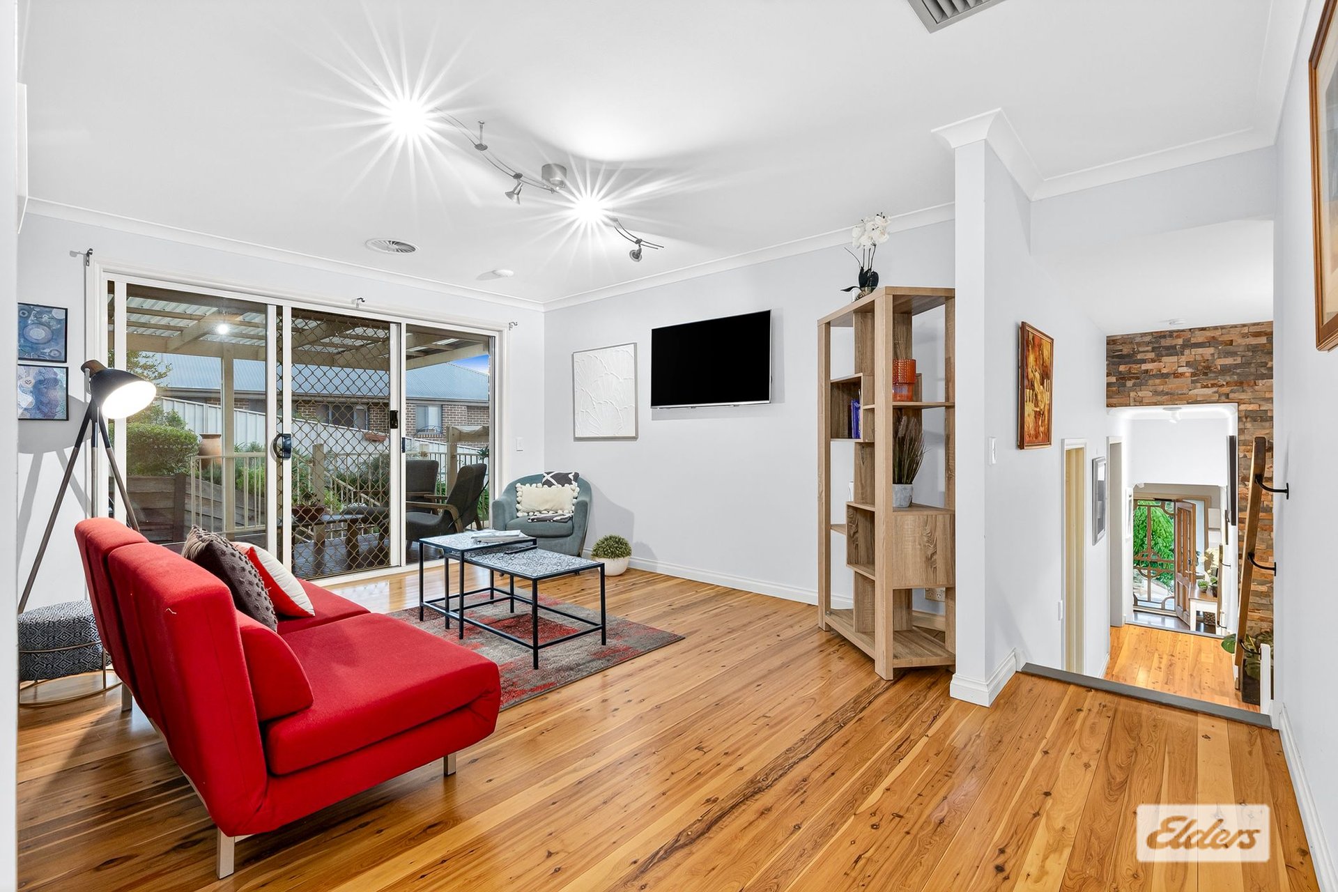 38 Avondale Drive — photo 4 of 10