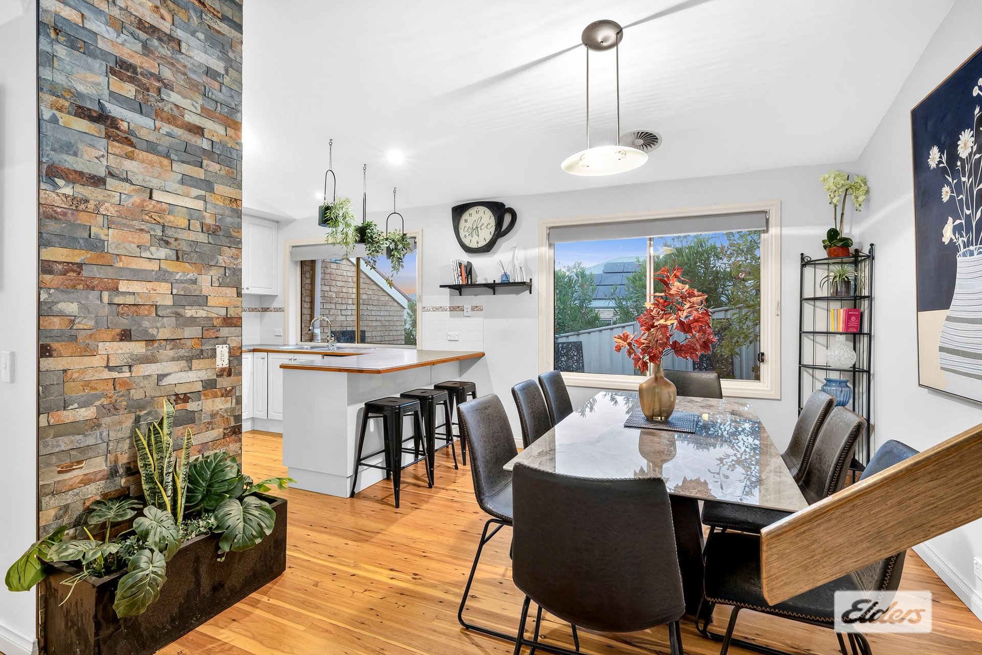 38 Avondale Drive — photo 2 of 10