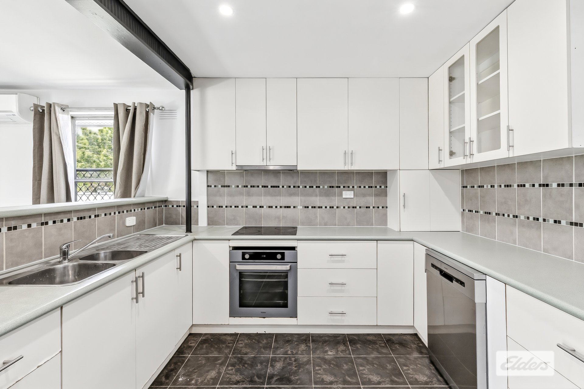 553 Byron Street — photo 3 of 10