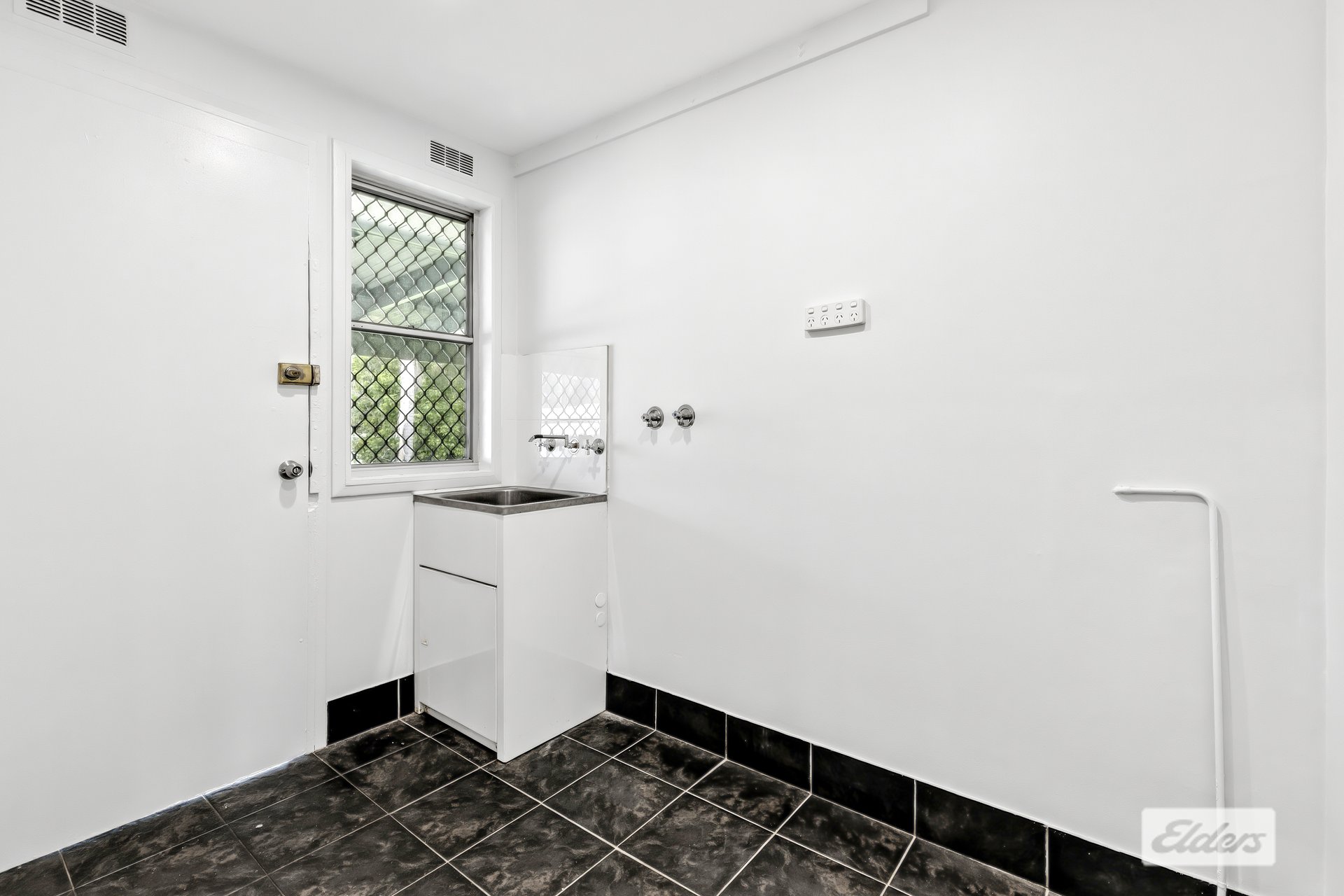 553 Byron Street — photo 9 of 10