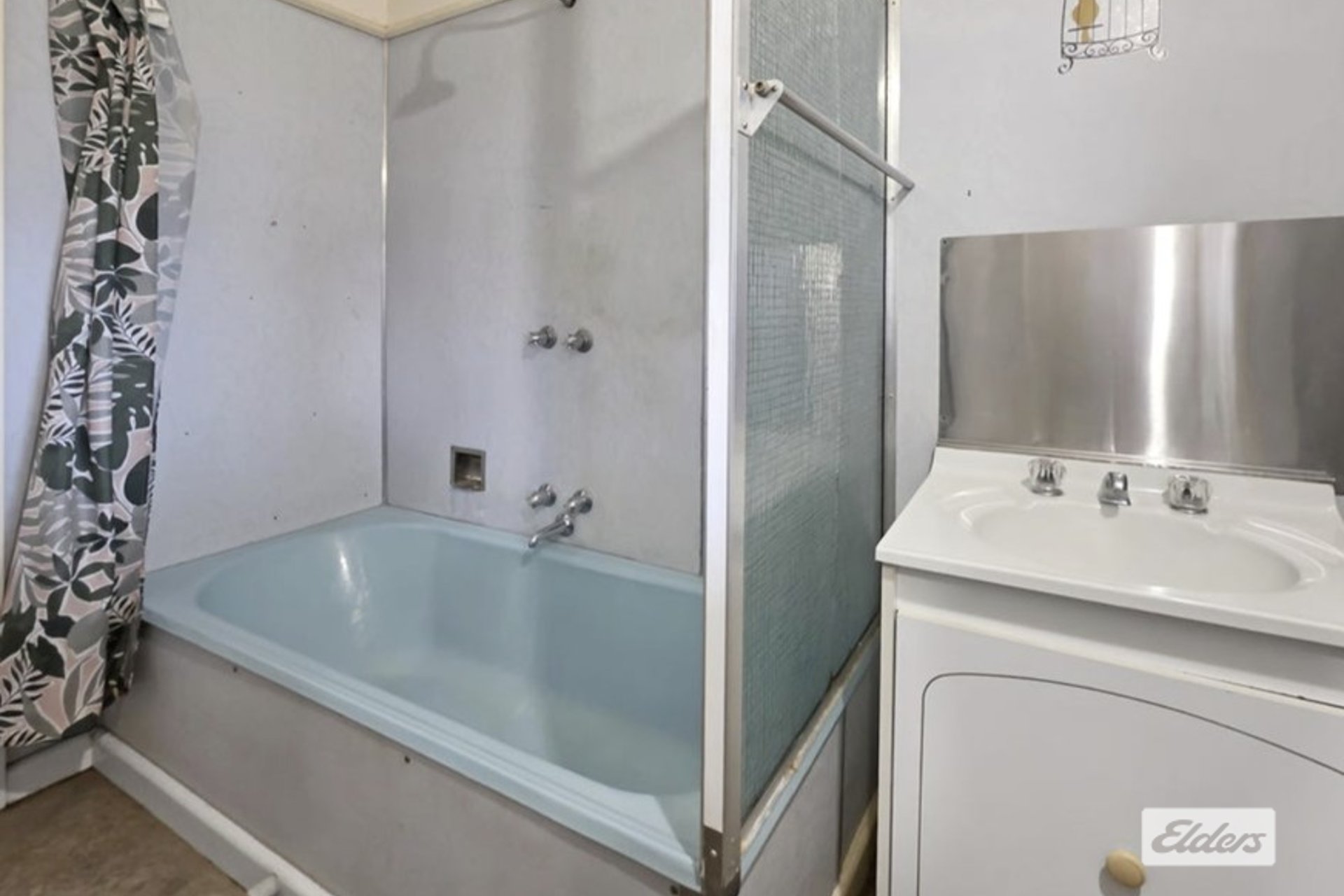 18 Schubert Crescent — photo 7 of 10