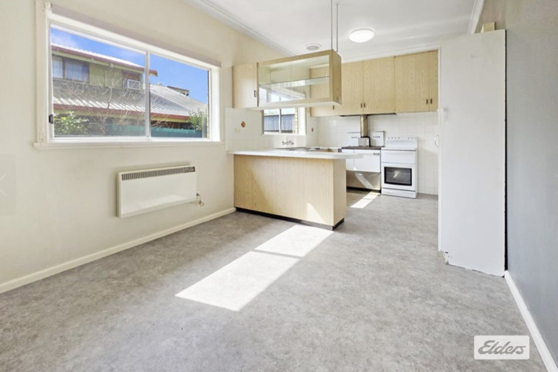 18 Schubert Crescent — photo 3 of 10