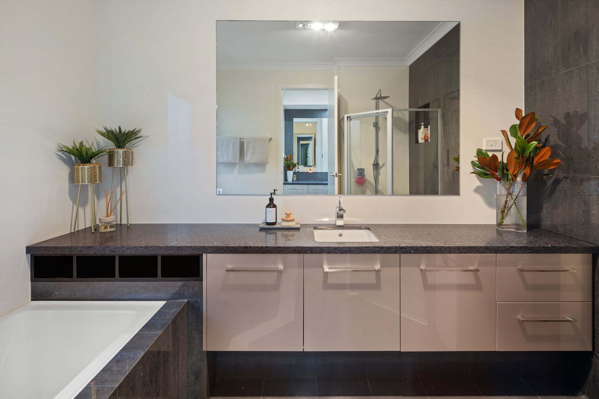 2 Warner Avenue, Findon