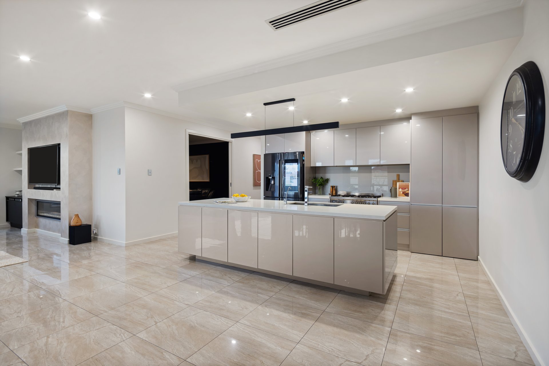 2 Warner Avenue, Findon