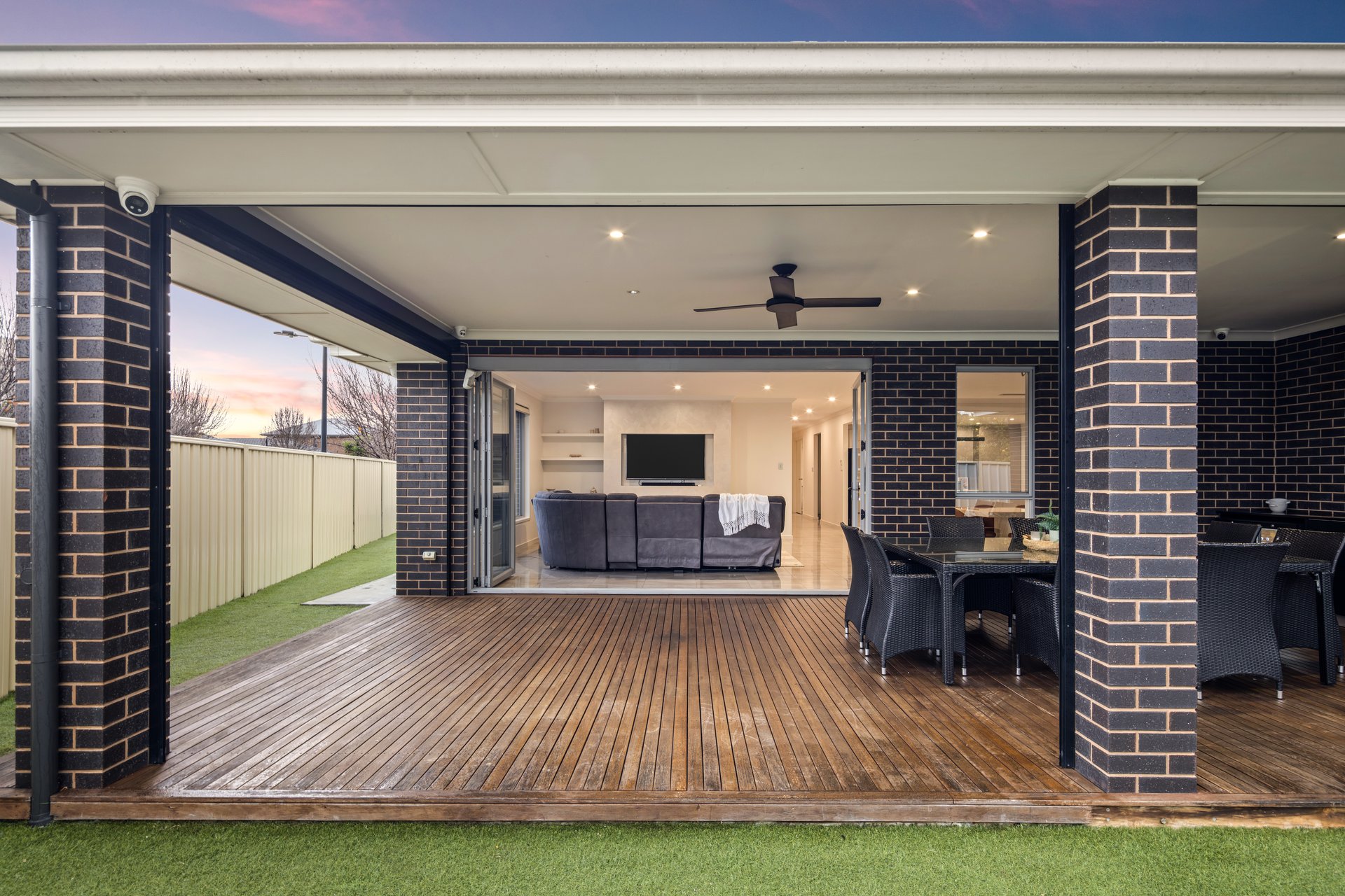 2 Warner Avenue, Findon