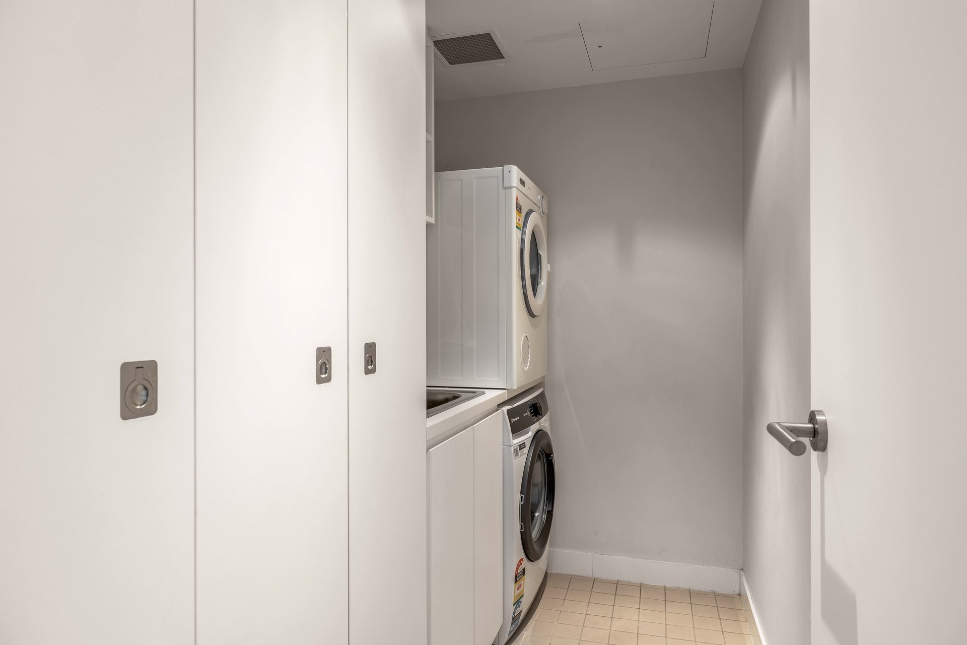 1602/10 Balfours Way, Adelaide