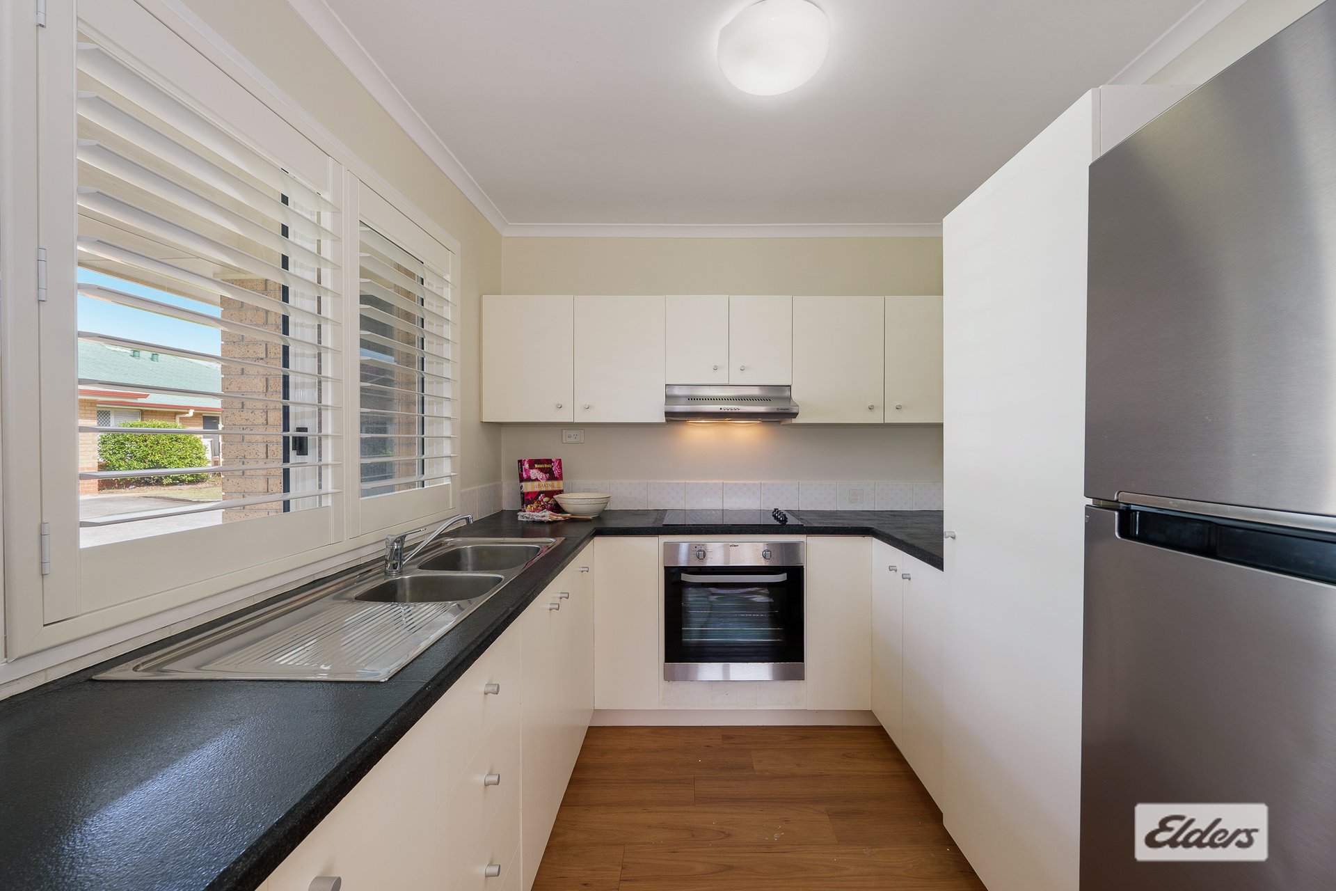 18/24 Gleneagles Avenue — photo 4 of 10