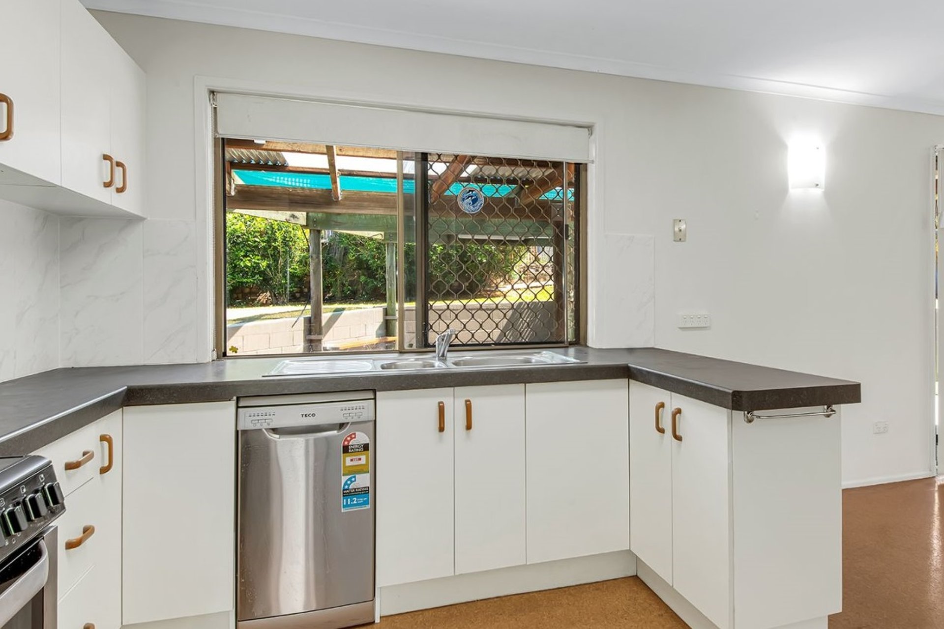 15 Waratah Street — photo 3 of 4