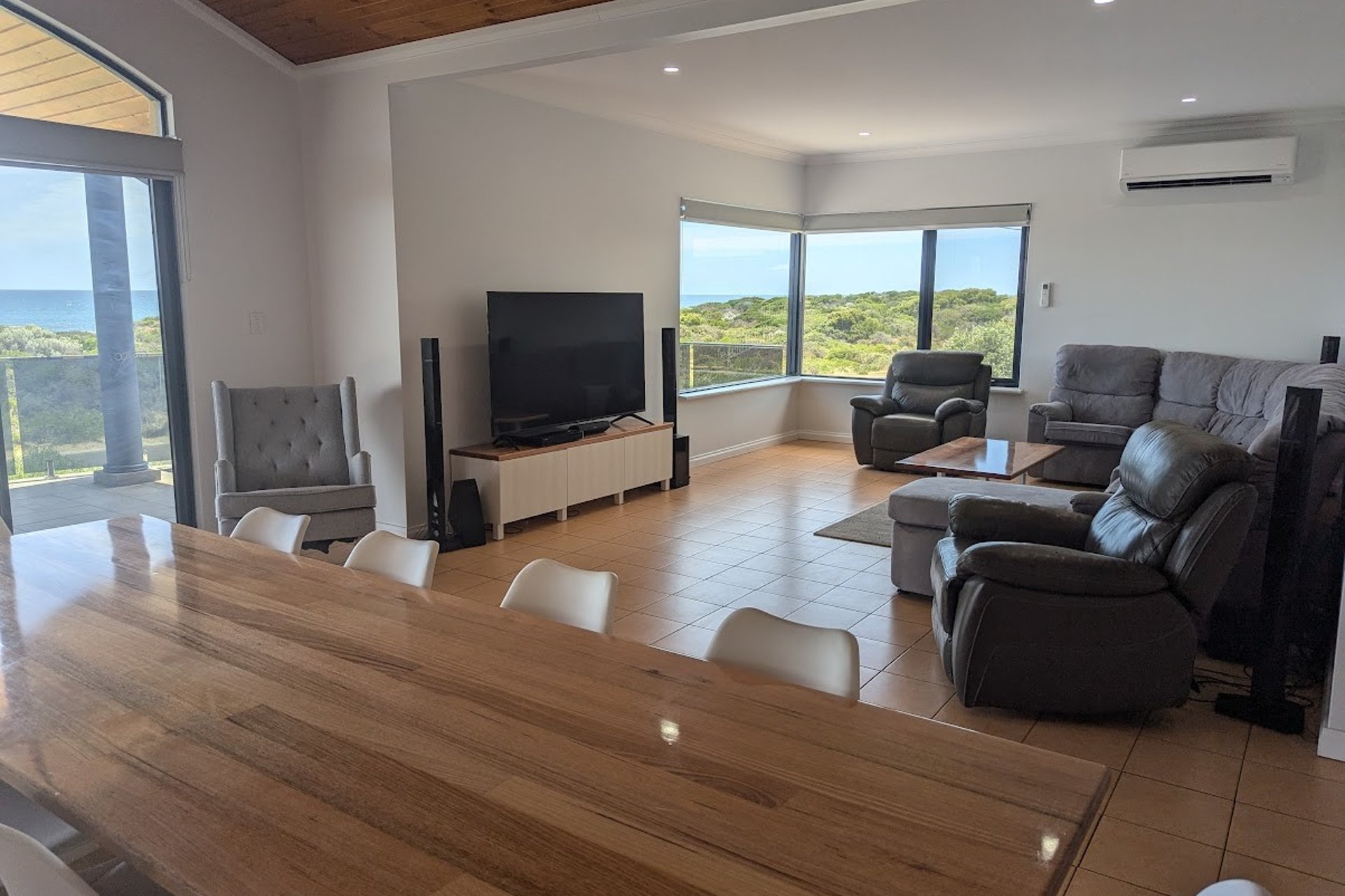 6 West Coast Drive — photo 3 of 4