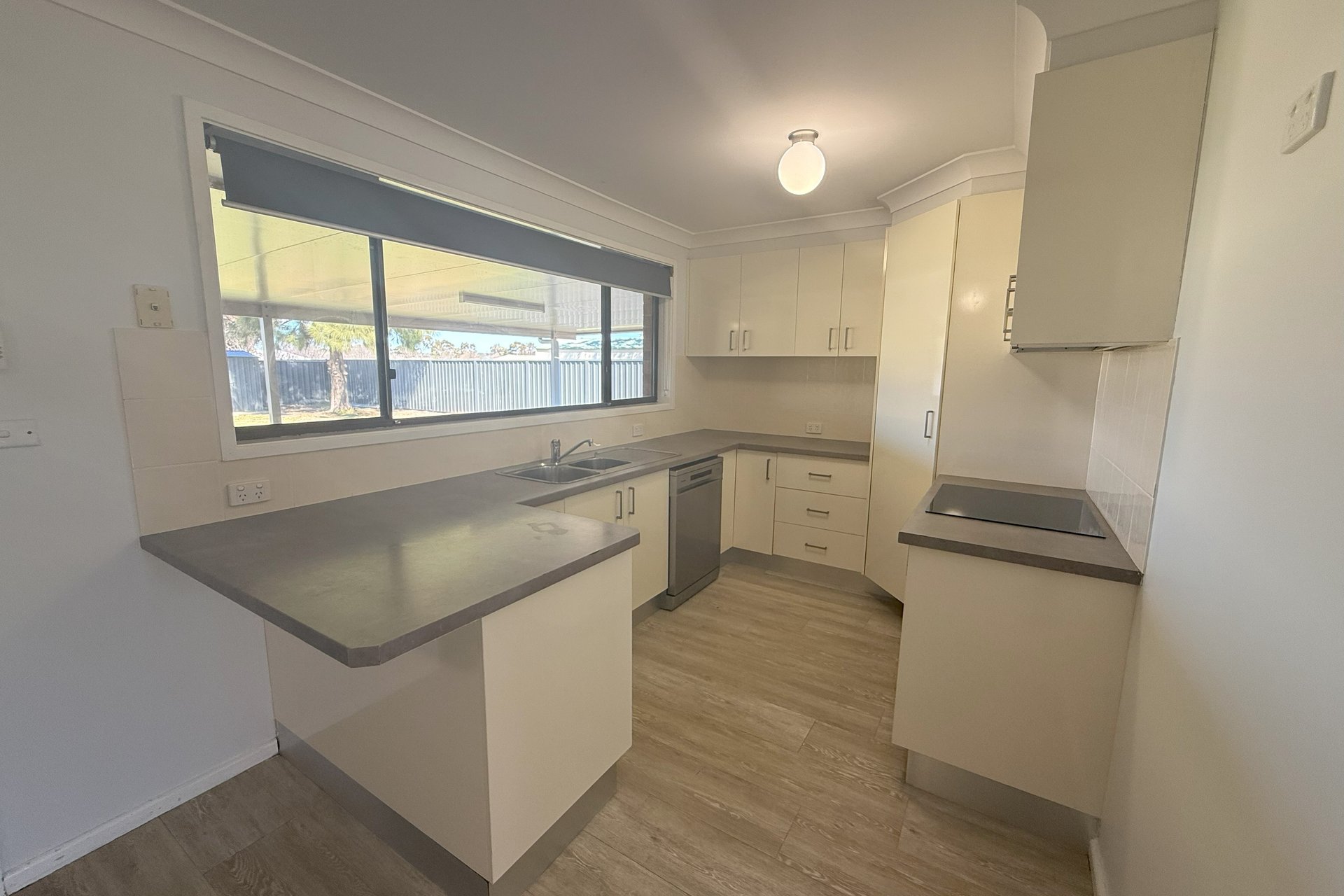 10 Currawong Road — photo 5 of 10