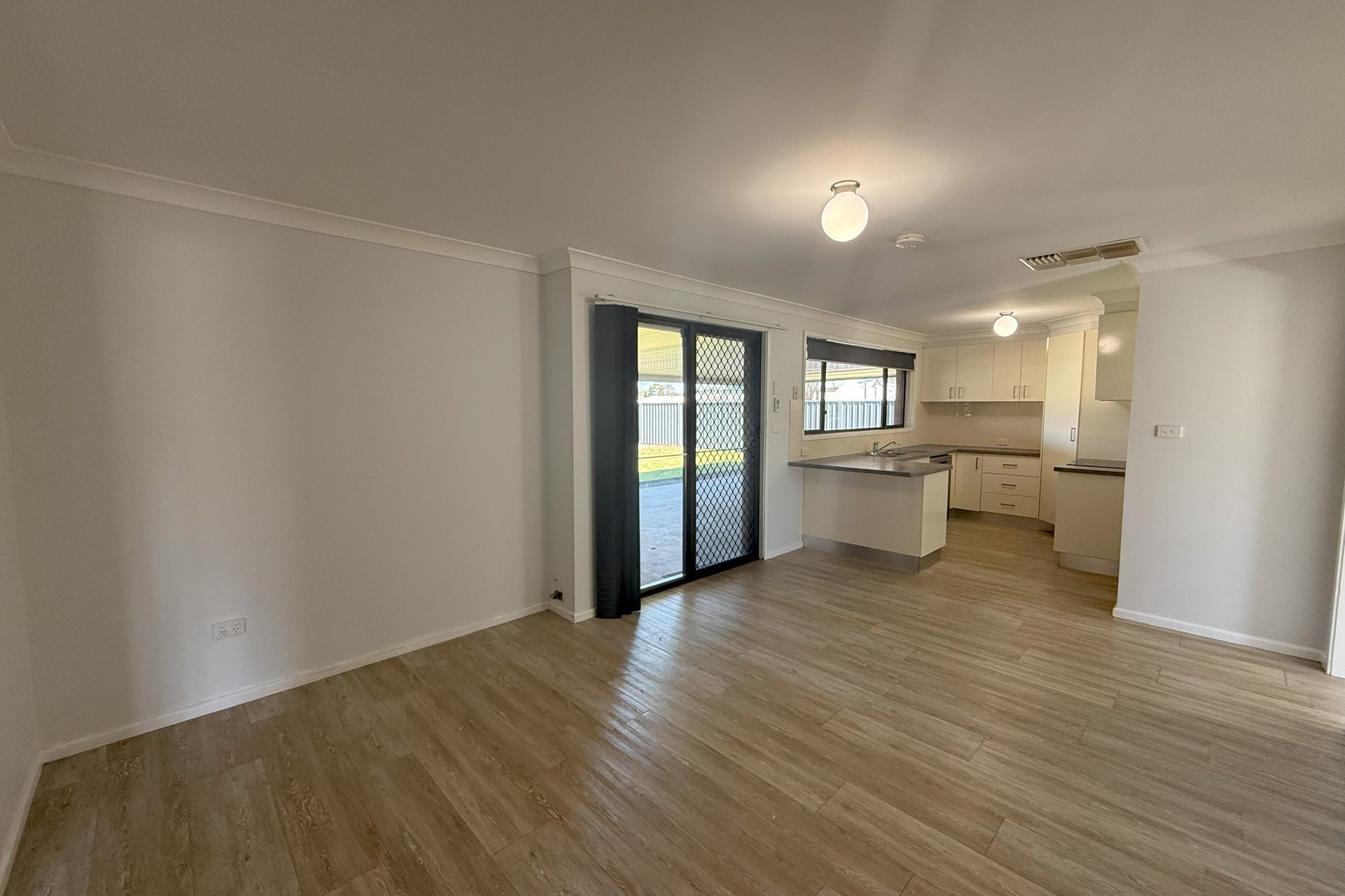 10 Currawong Road — photo 8 of 10