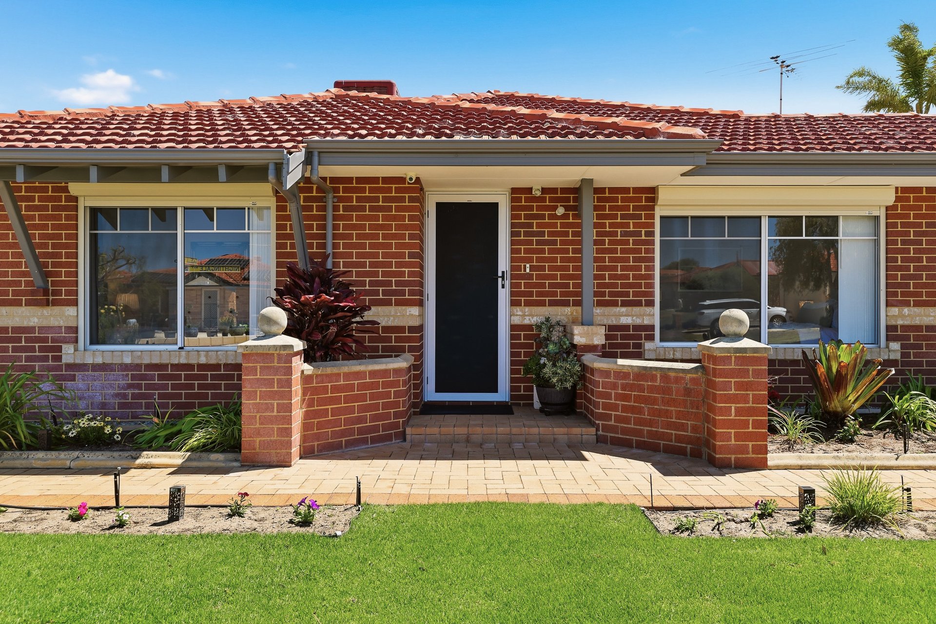 5 Nightingale Way — photo 2 of 10