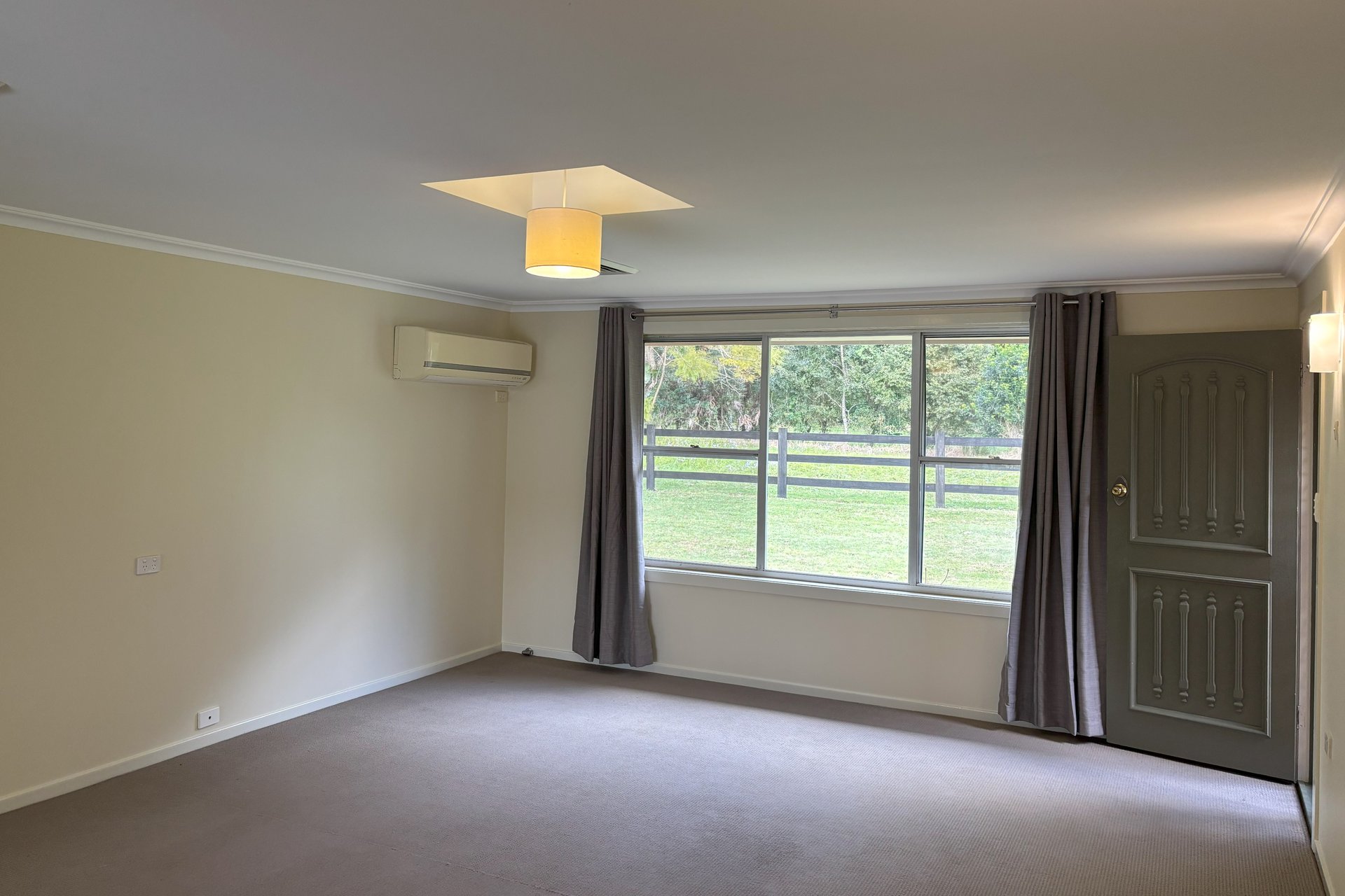 HOUSE FOR LEASE IN BEAUTIFUL RURAL SETTING — photo 4 of 10