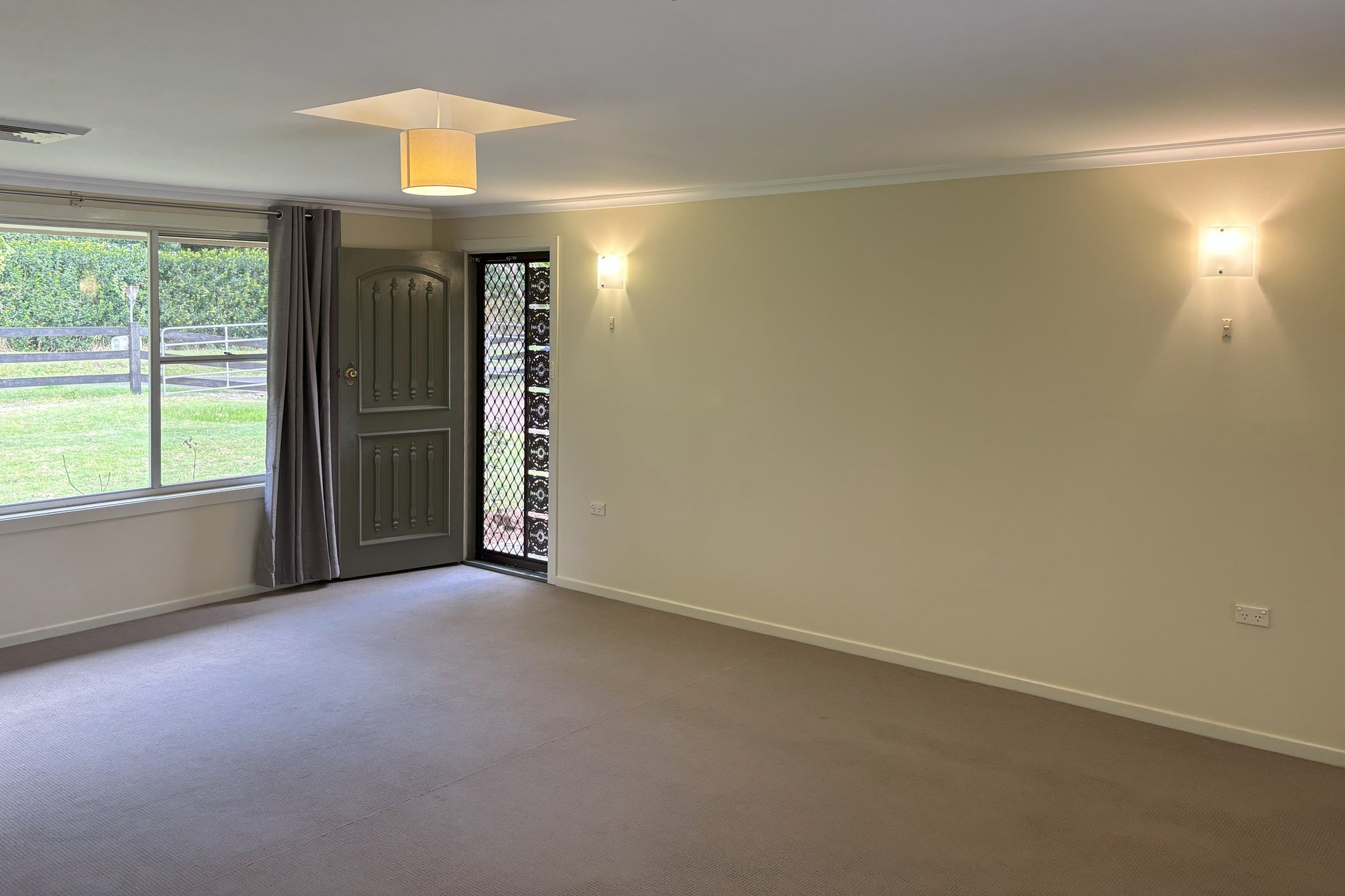 HOUSE FOR LEASE IN BEAUTIFUL RURAL SETTING — photo 3 of 10