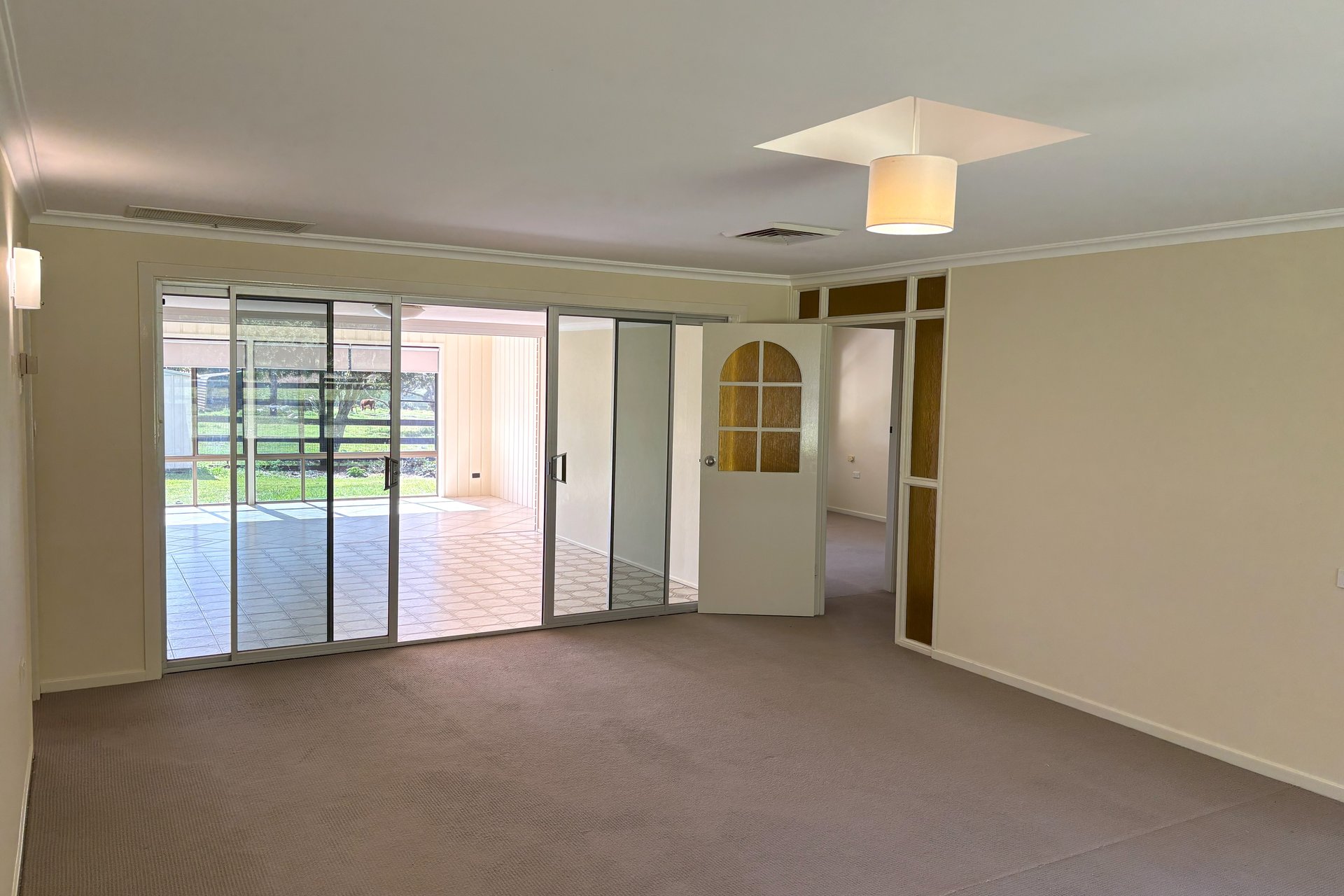 HOUSE FOR LEASE IN BEAUTIFUL RURAL SETTING — photo 5 of 10