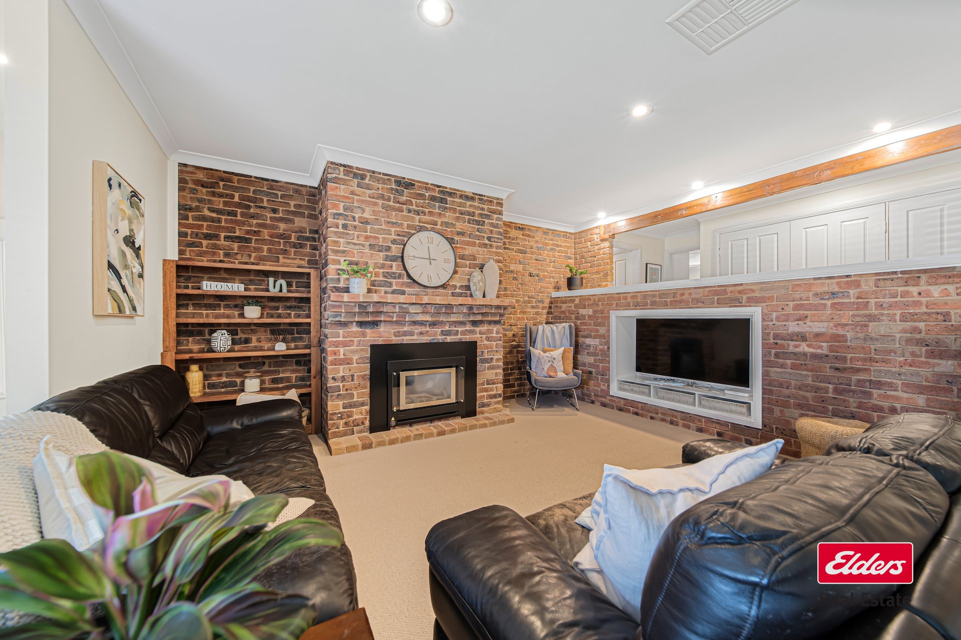 20 Beveridge Crescent — photo 2 of 10