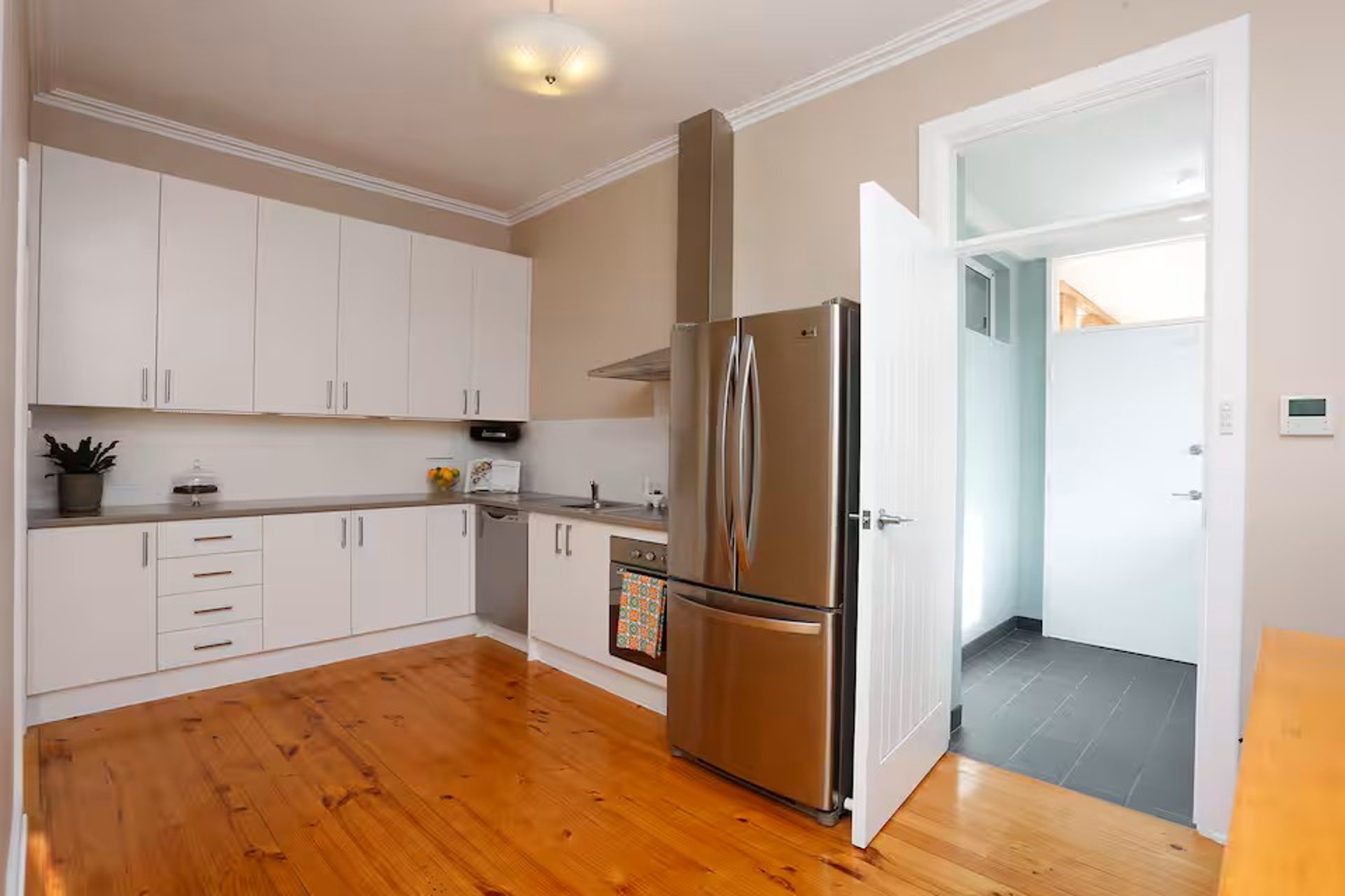 27 Julius Street — photo 4 of 10