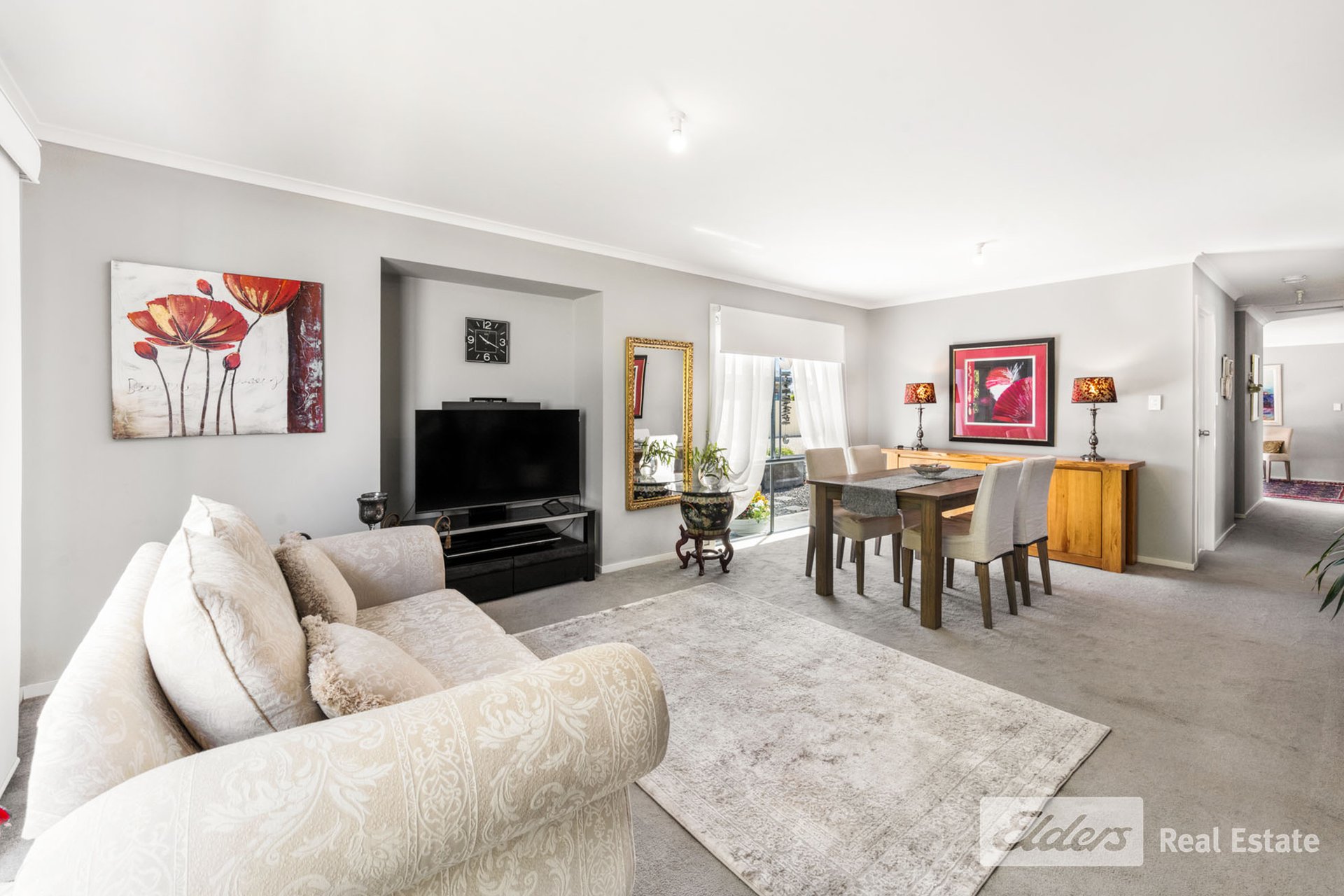 8 Trevor Drive — photo 3 of 10