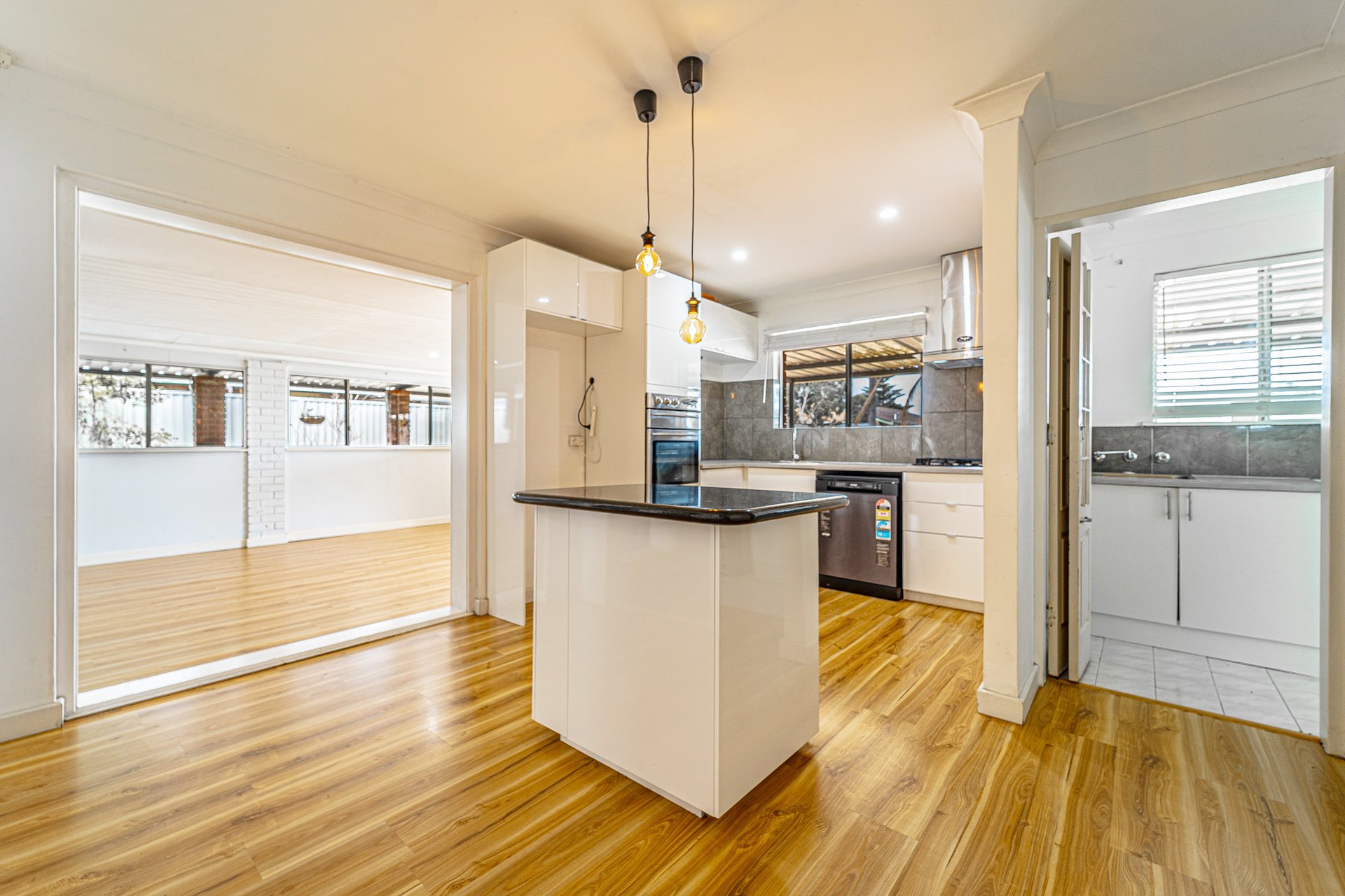 12 Kingsbridge Road — photo 7 of 10