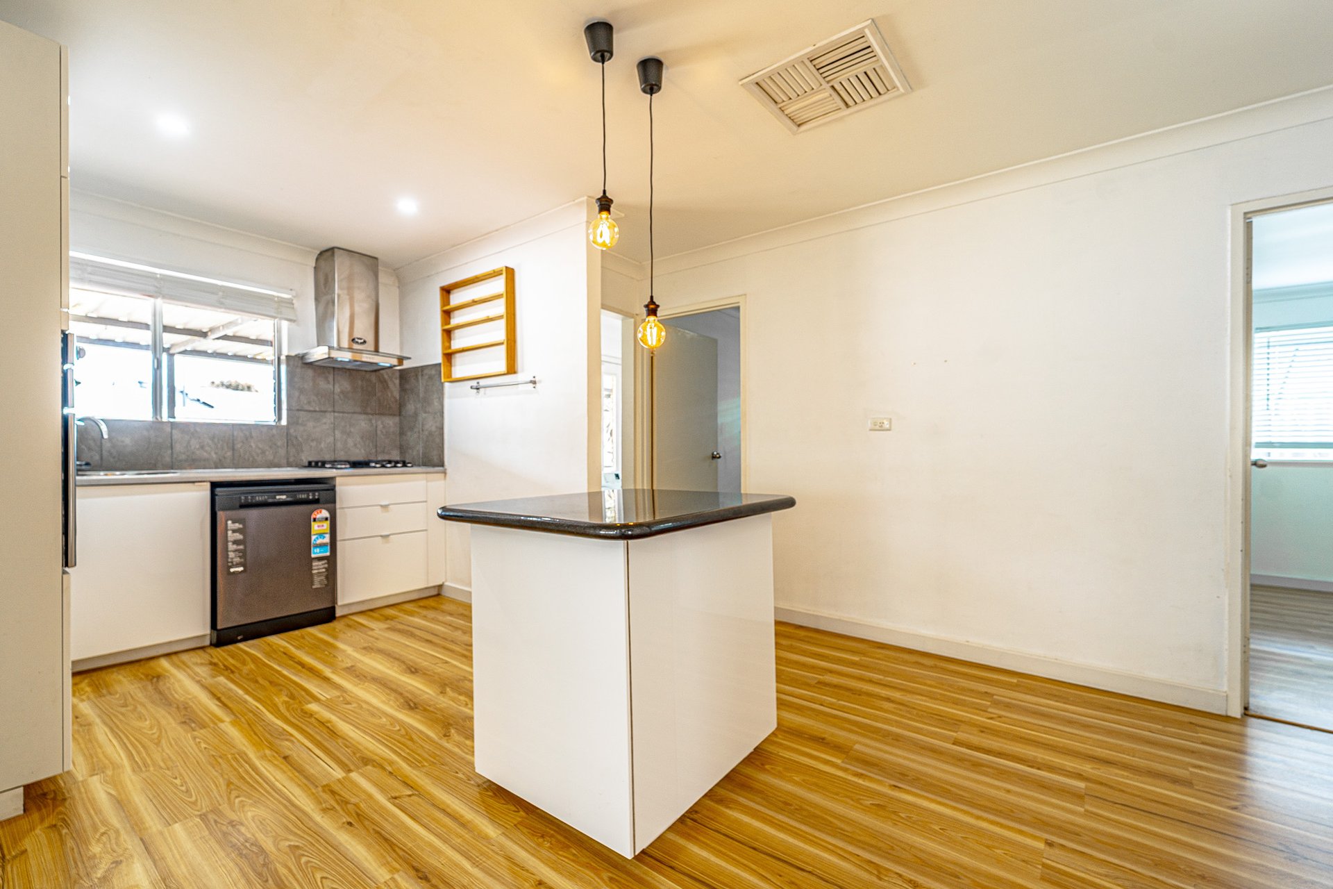 12 Kingsbridge Road — photo 9 of 10