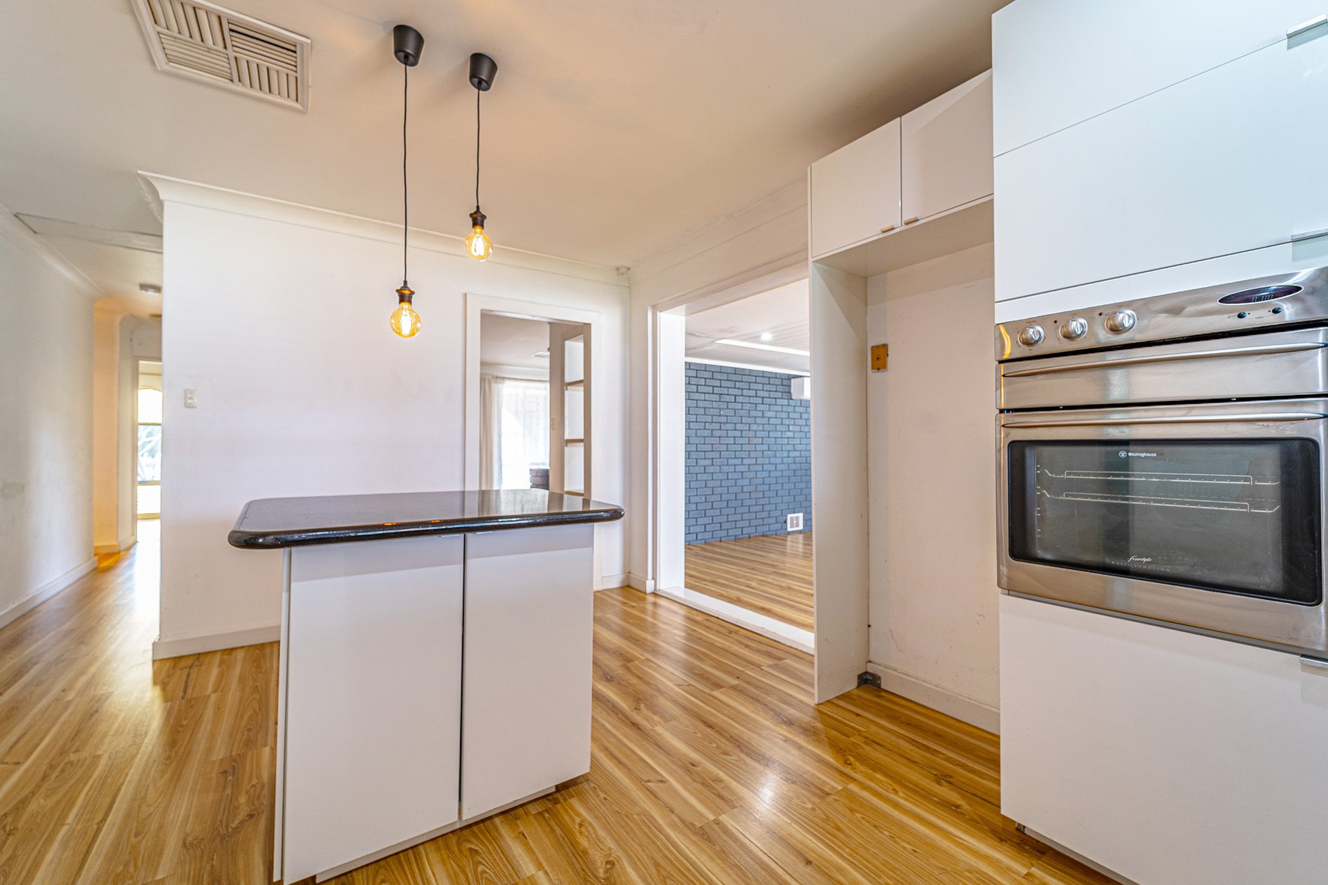 12 Kingsbridge Road — photo 6 of 10