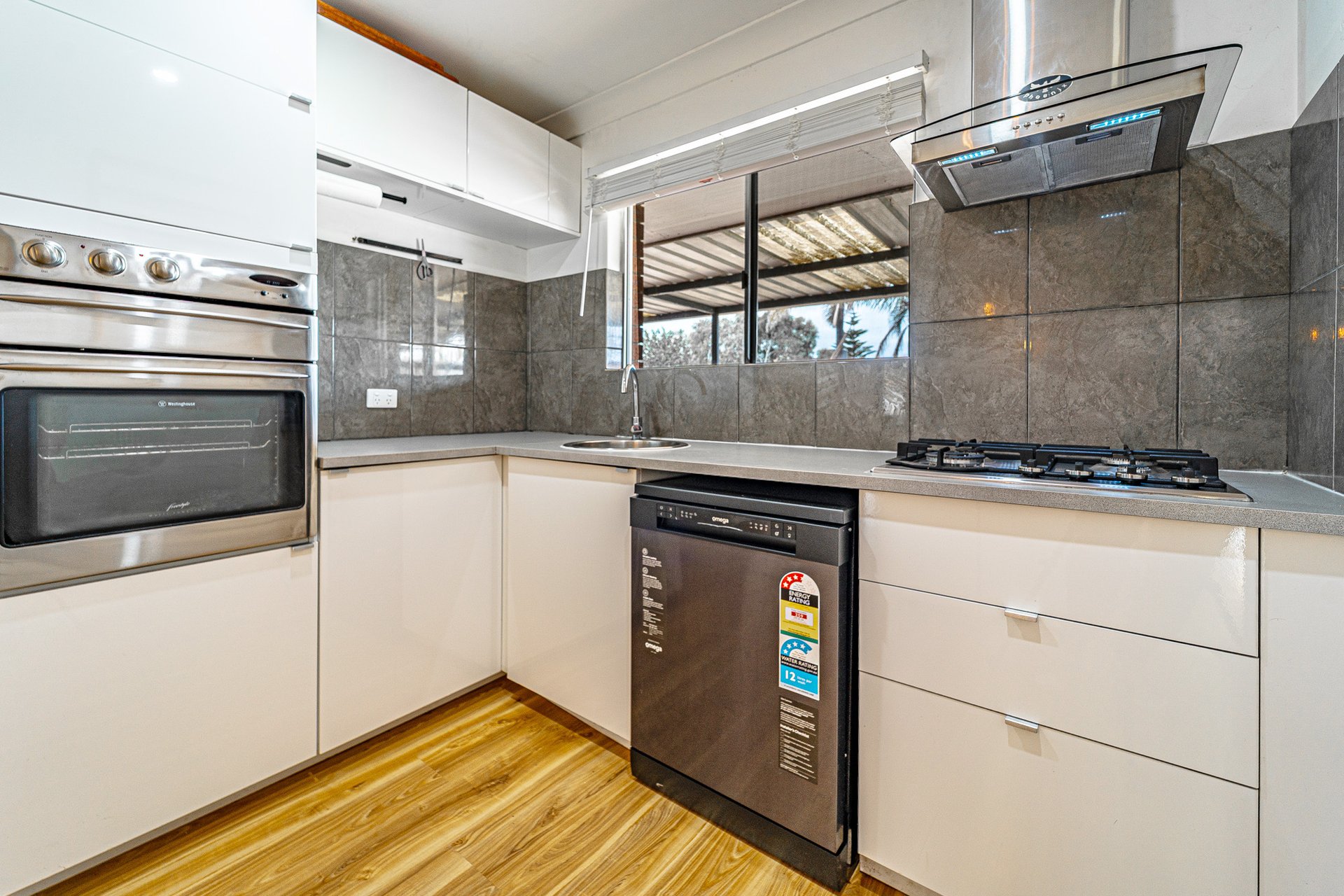 12 Kingsbridge Road — photo 8 of 10