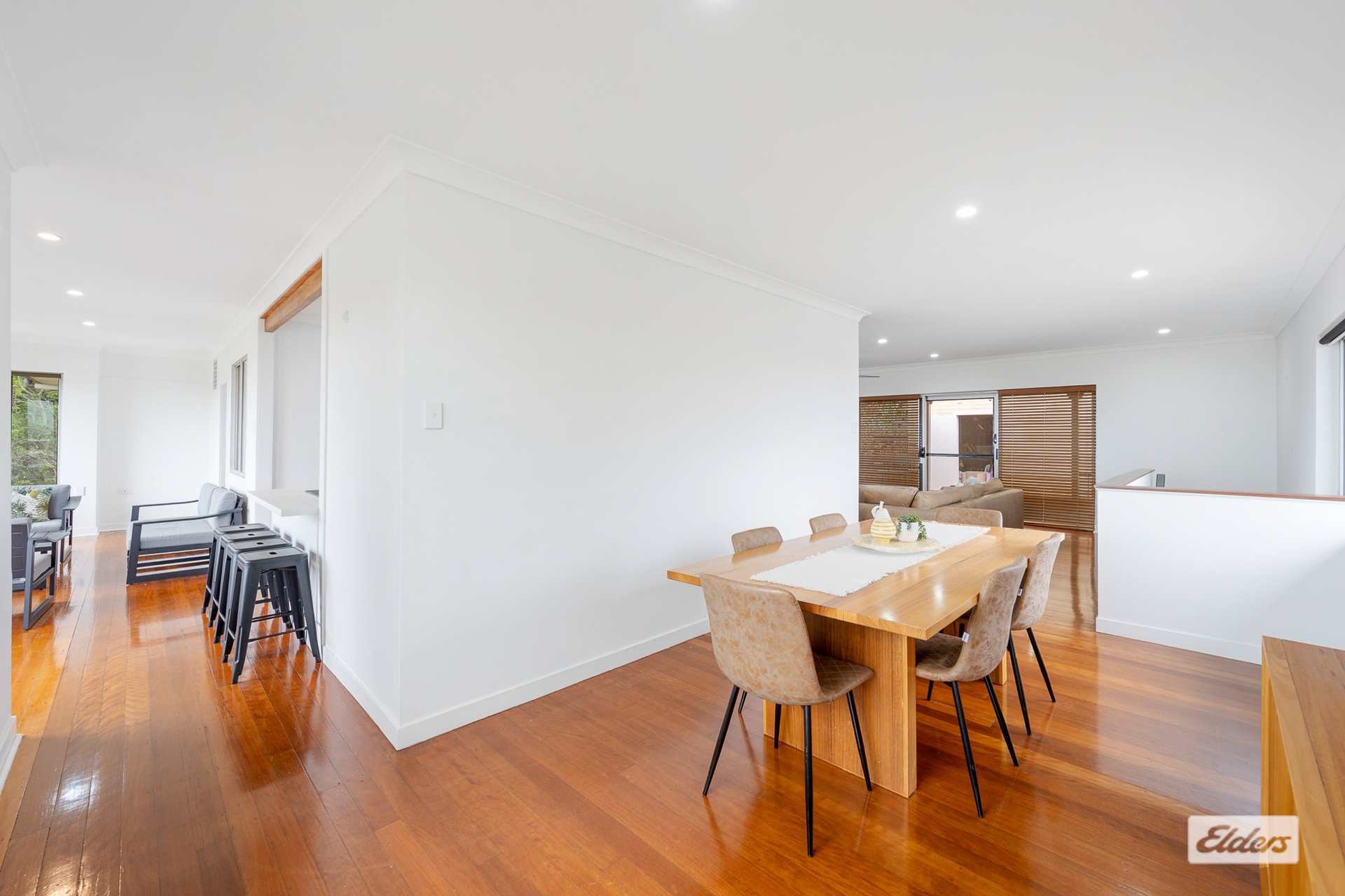 216 Goondoon Street — photo 10 of 10