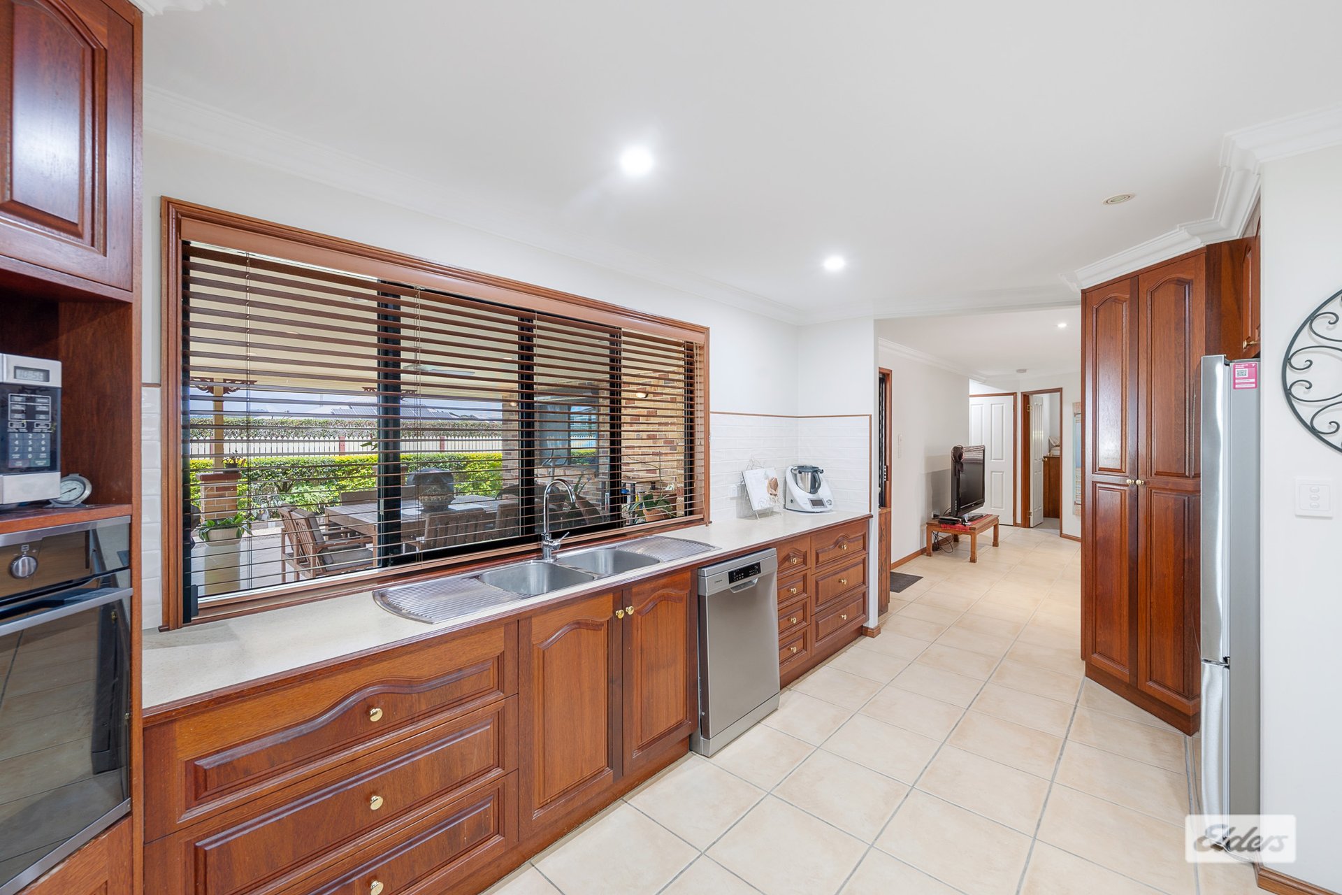 190 J Hickey Avenue — photo 8 of 10