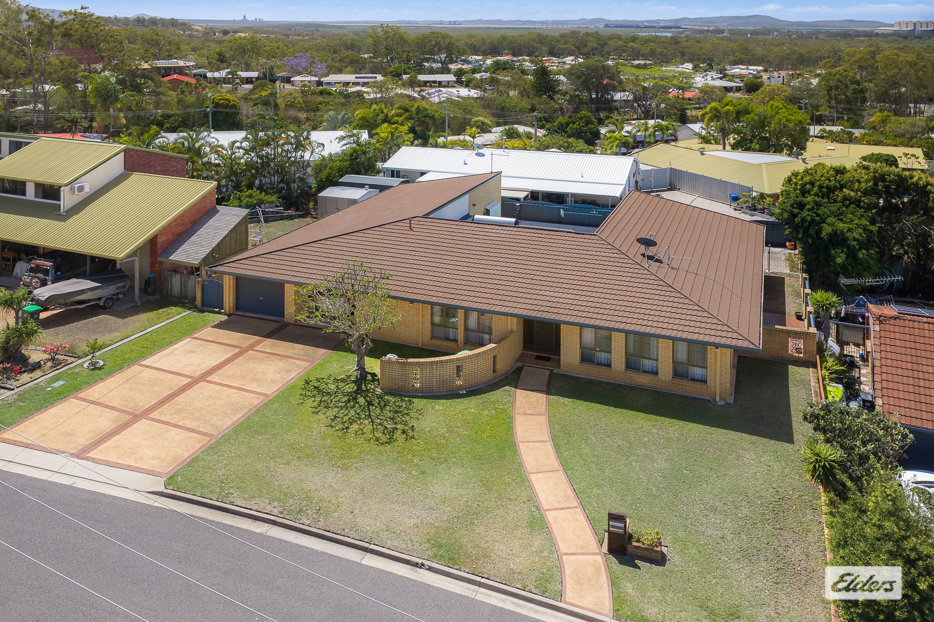 9 Columbia Avenue, Clinton, QLD, 4680