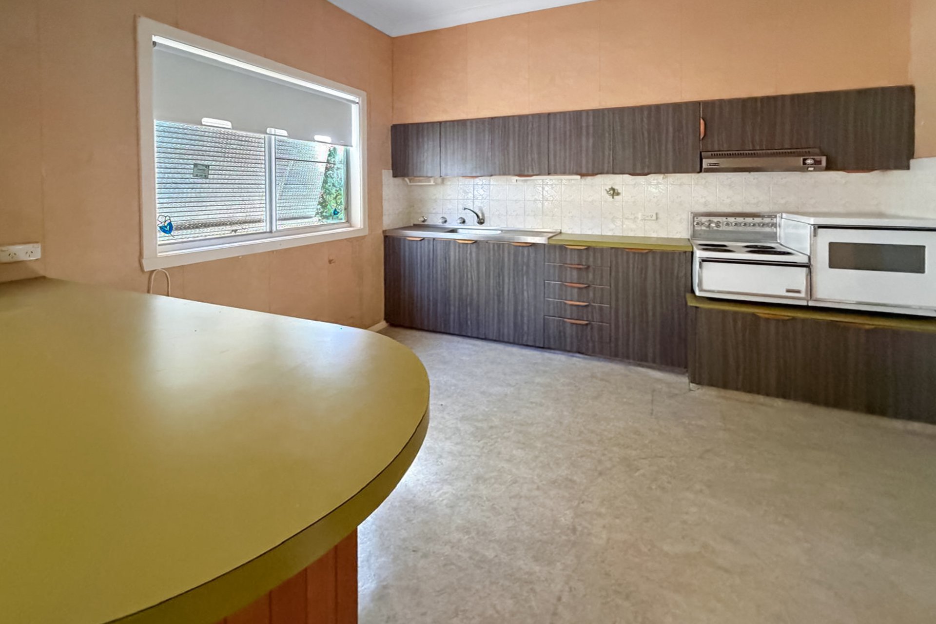 2 Thurlstone Street — photo 5 of 10