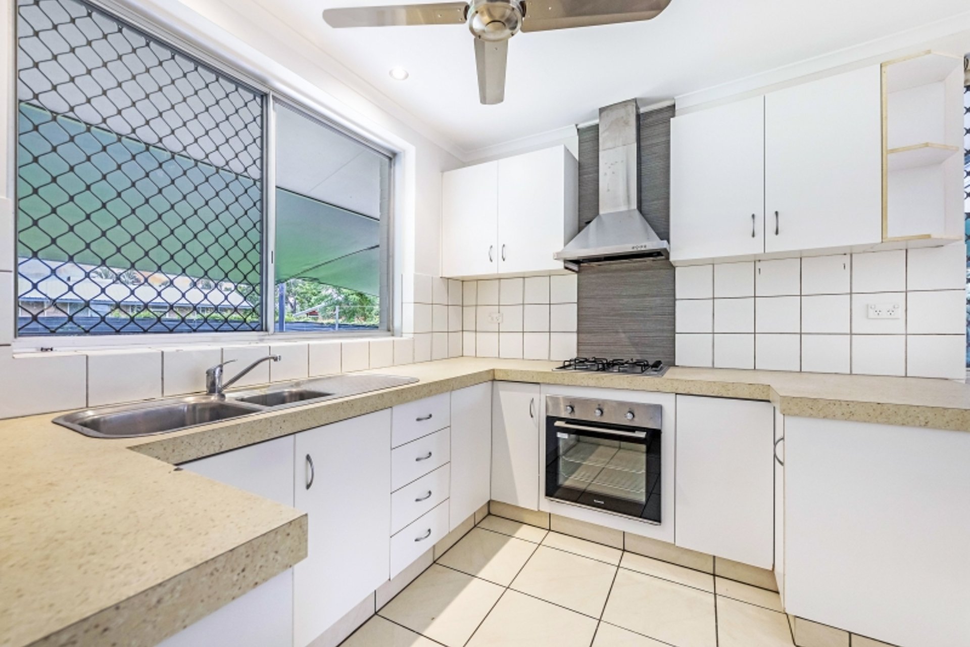 41 Rosella Crescent — photo 4 of 10