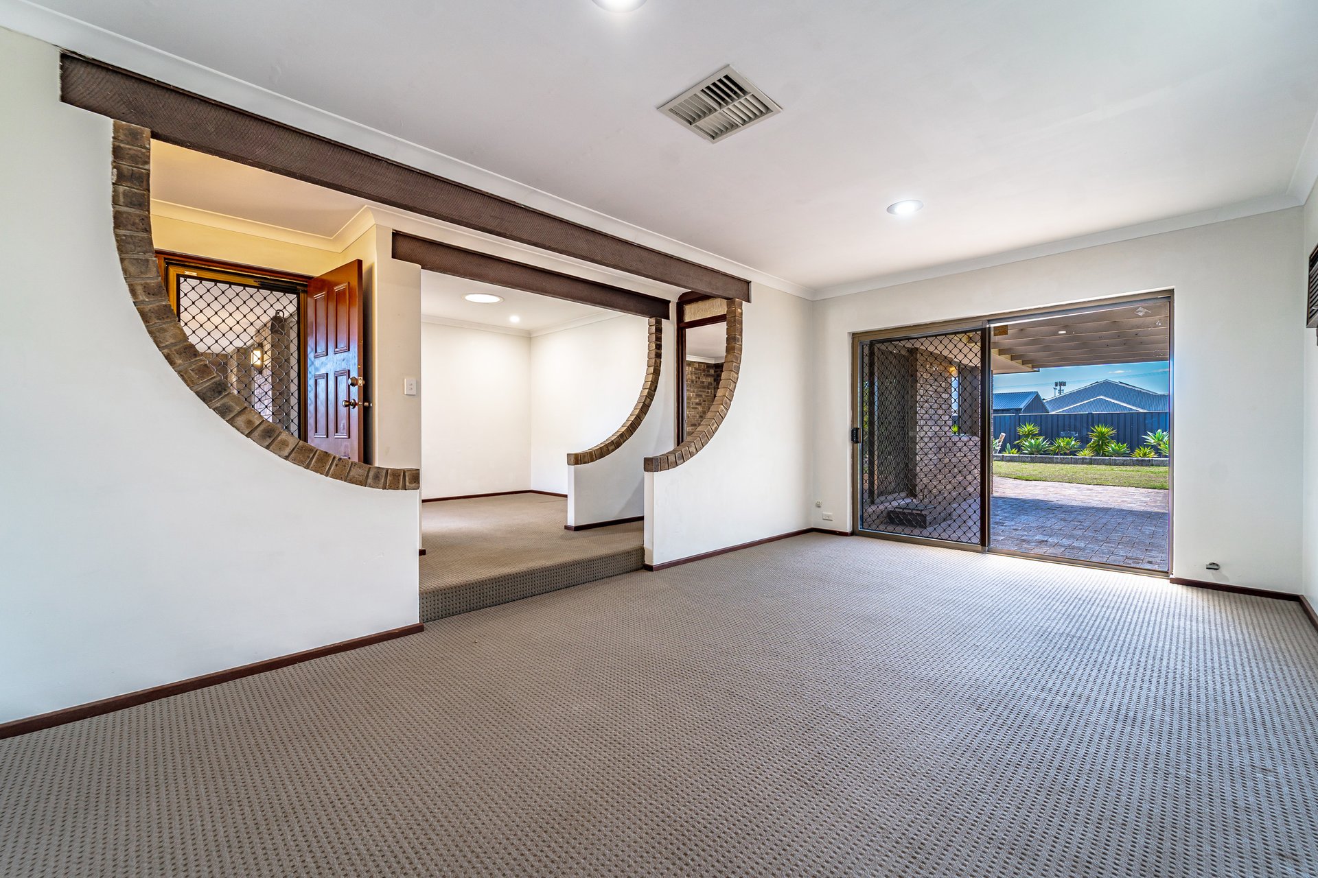 22 Axminster Street — photo 8 of 10