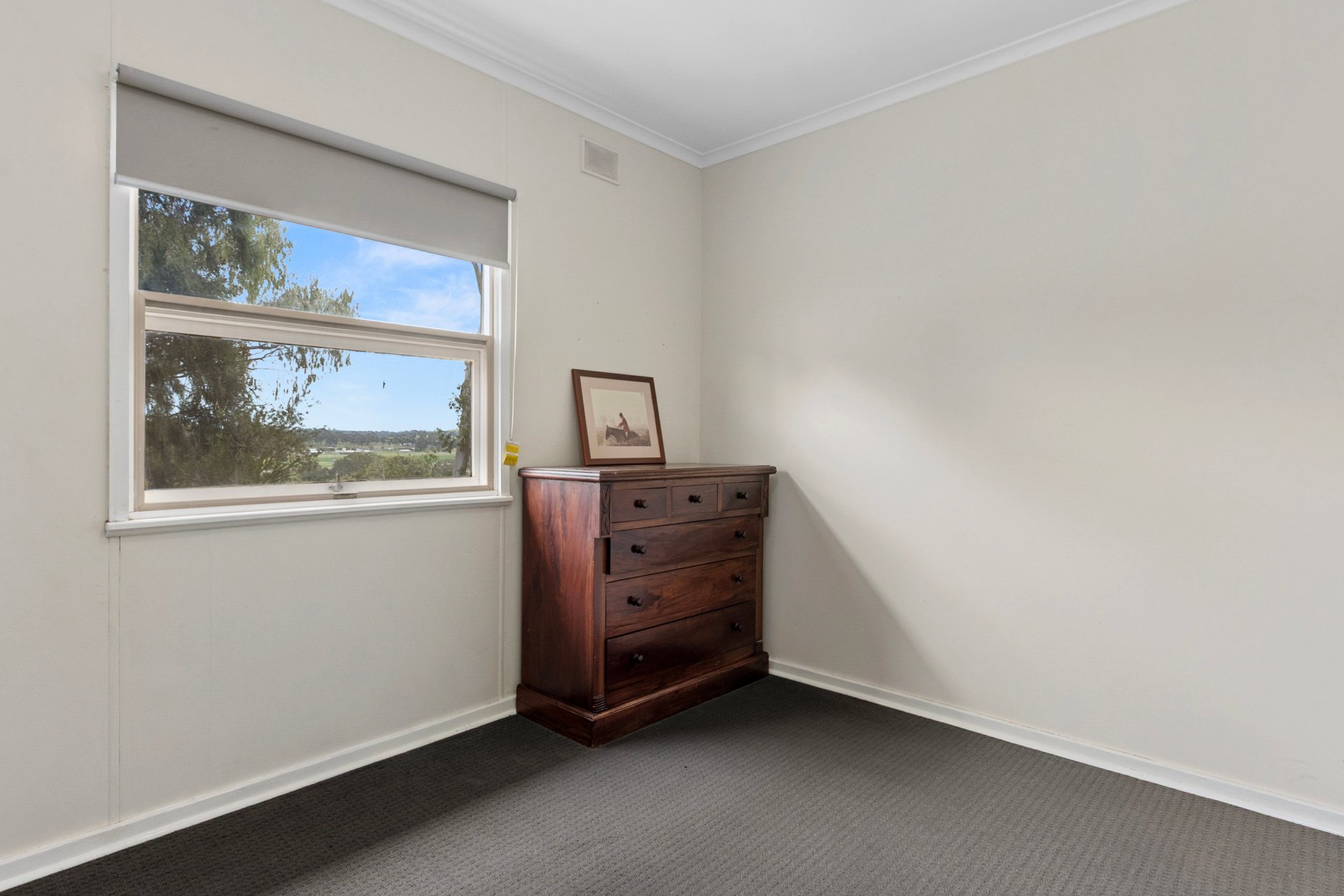 10 Noble Road — photo 9 of 10